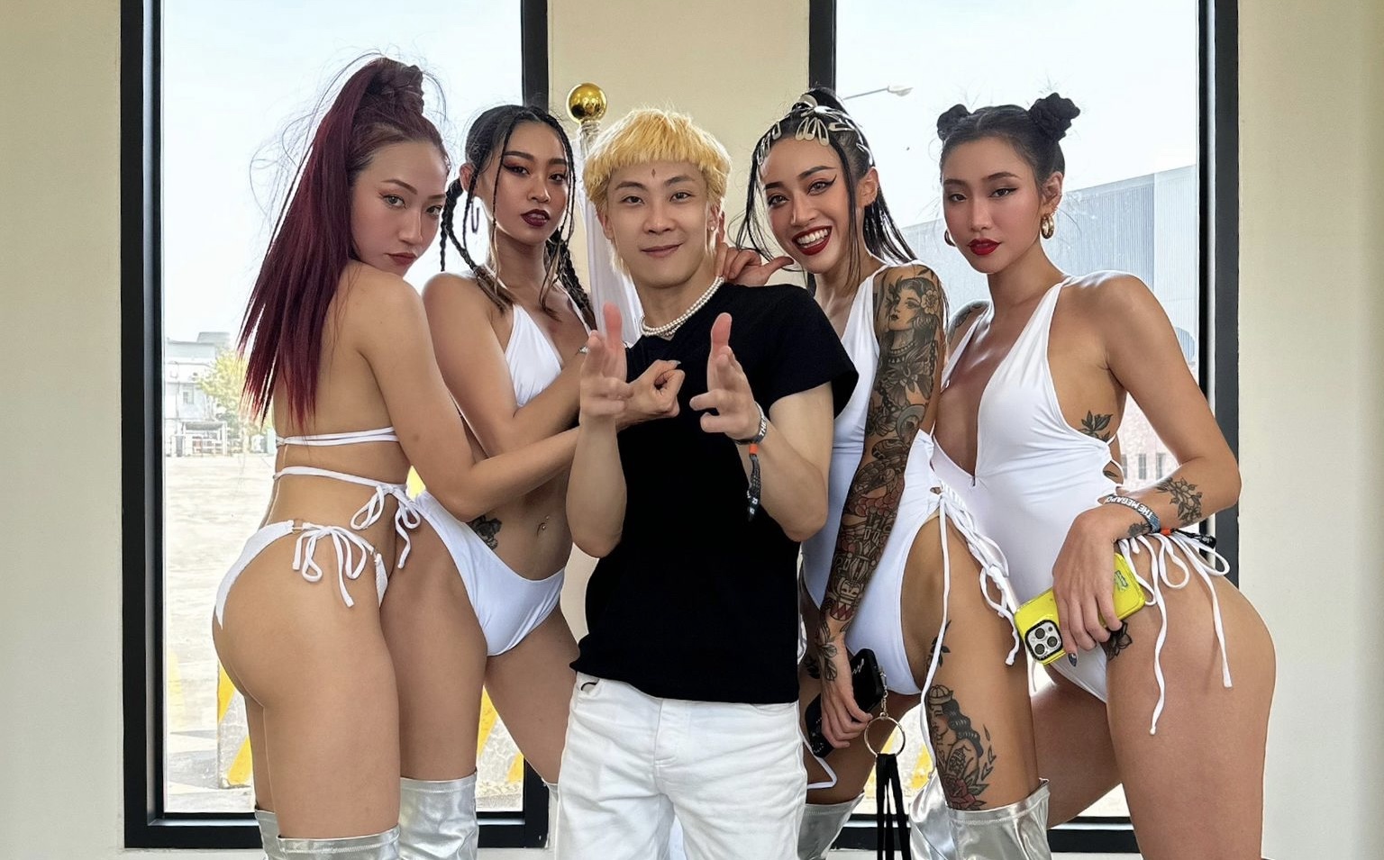 潤少（中）是夜店常客，玩出心得。（圖／混血兒娛樂提供）