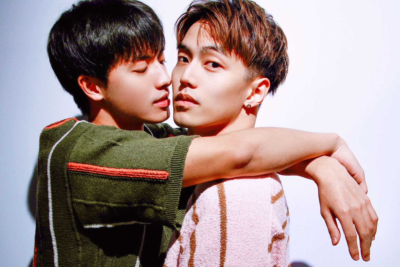 簡楨庭（左）和徐謀俊將上演師生戀。（圖／達騰娛樂提供）