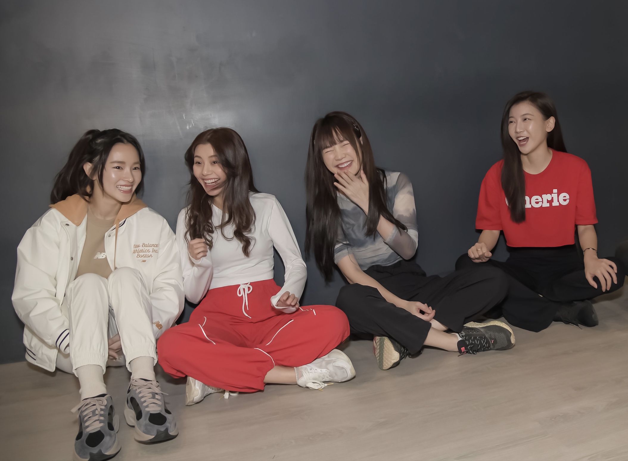 盧以恩（左起）、各務禮美奈、吳心緹、林芷芸受訪時分享練習過程。（圖／好看娛樂提供）
