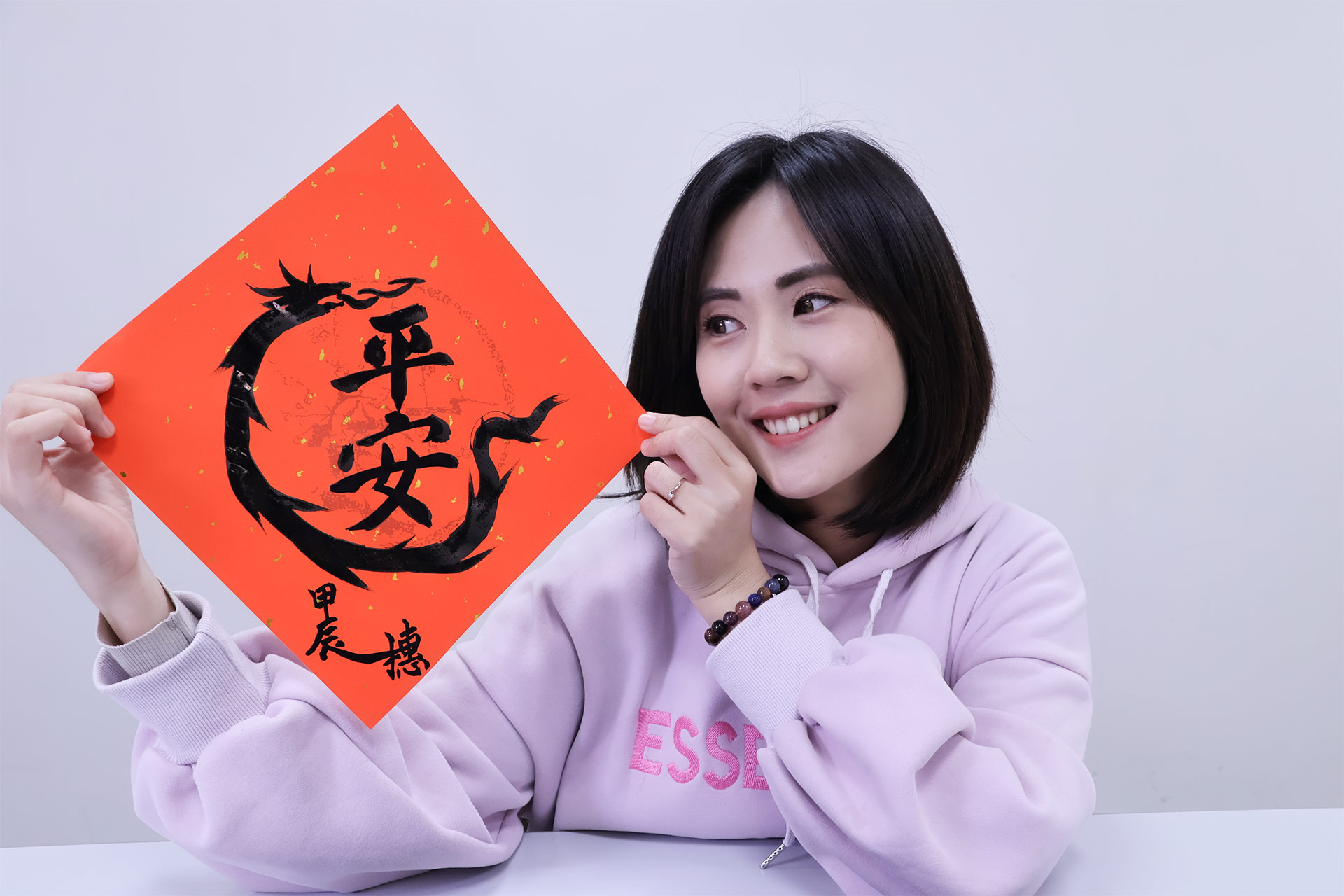 主播何橞瑢在中天新聞工作邁入第10年。（圖／中天提供）