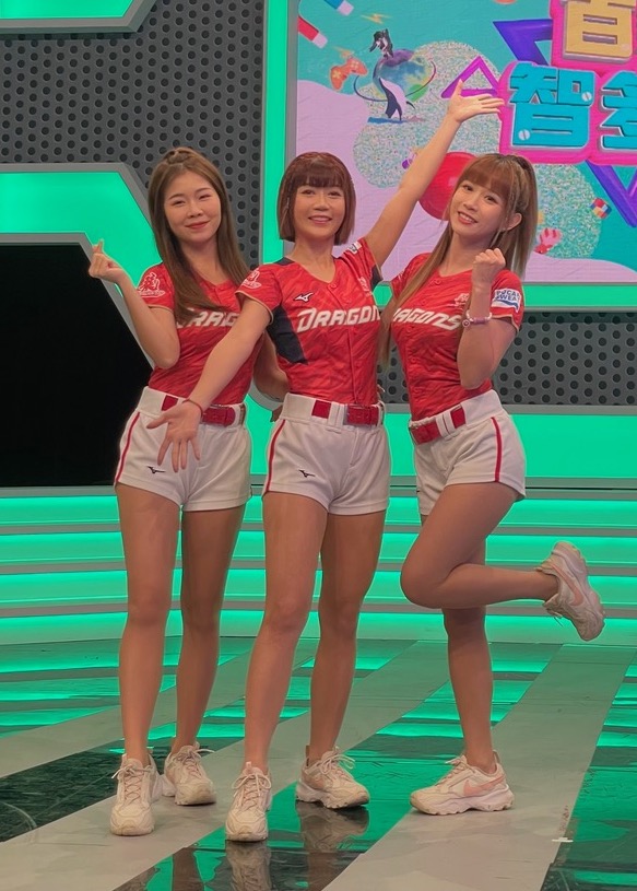 味全龍「小龍女」星岑、琪琪、賴可相當歡迎林襄的加入。（圖／年代提供）
