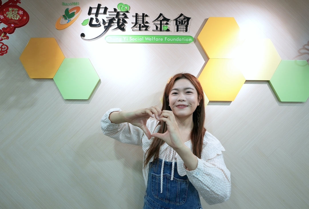 小慧響應公益為弱勢兒發聲，呼籲以定期定額的長期穩定助養，幫助孩子們長大。（圖／緯來提供）