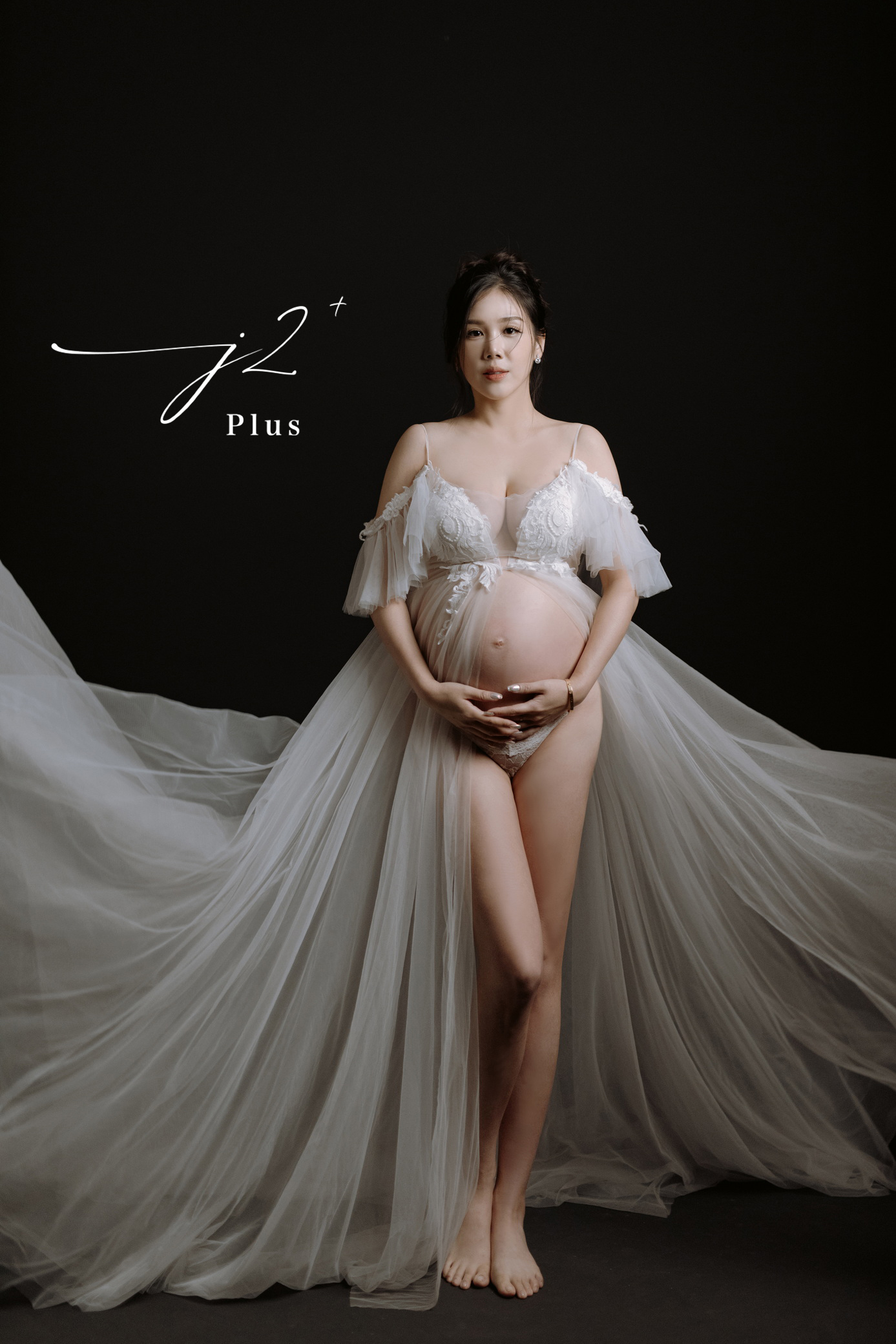 楊晨熙拍攝性感孕婦寫真。（圖／J2 plus婚紗攝影提供）
