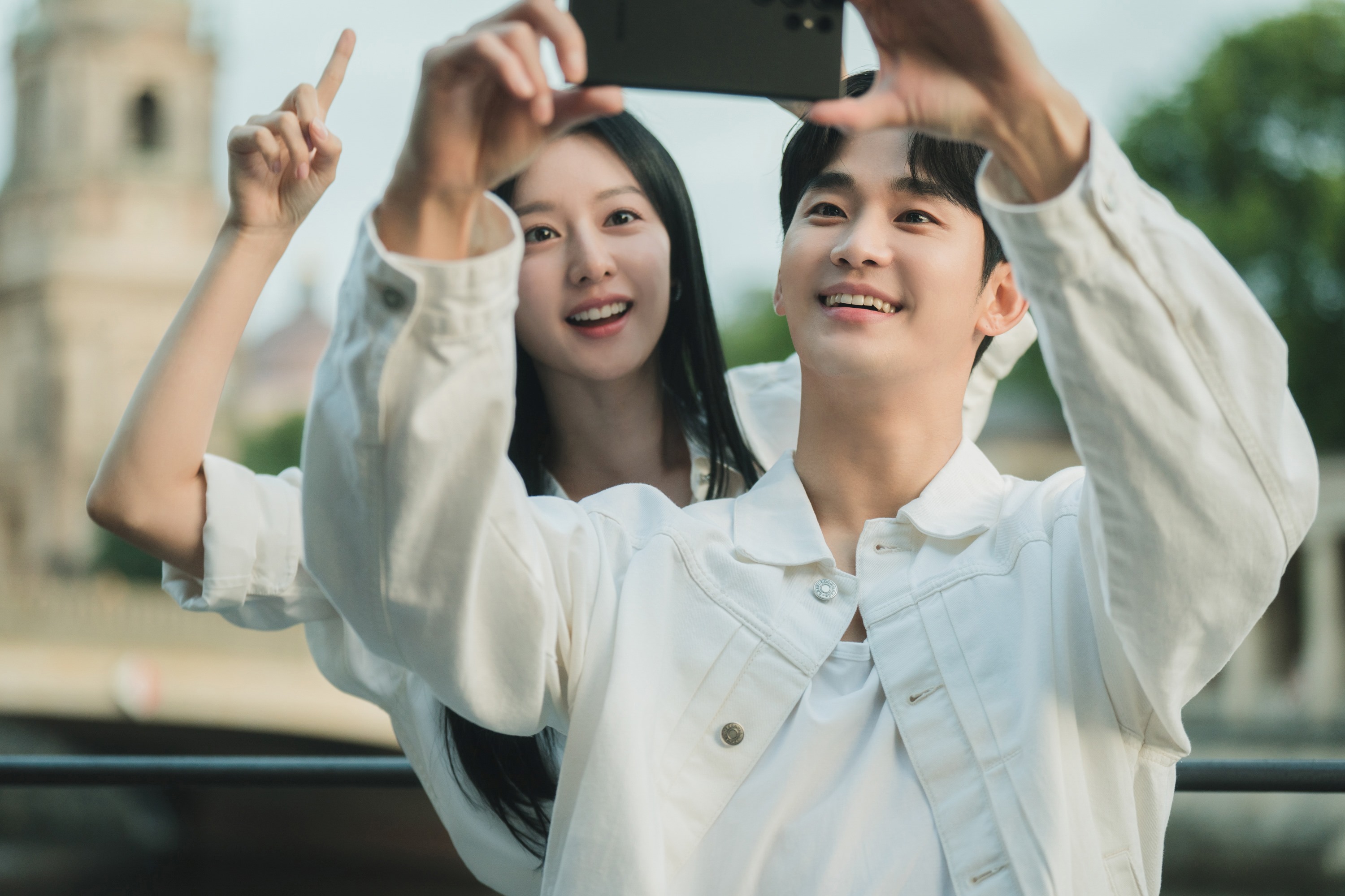 金秀賢、金智媛主演Netflix新戲《淚之女王》。（圖／Netflix提供）
