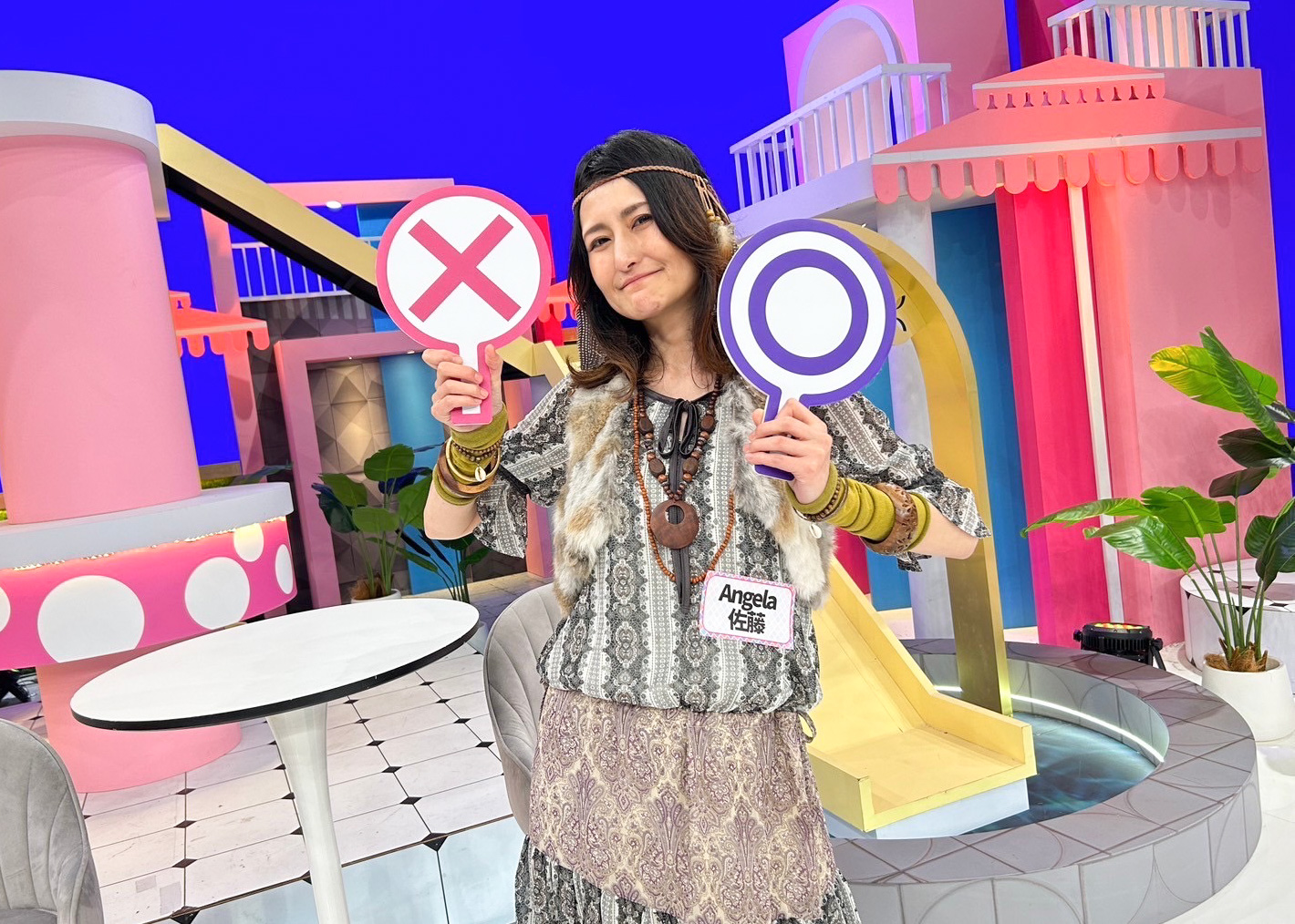Angela佐藤率真可愛的回答逗笑大家。（圖／緯來綜合台提供）