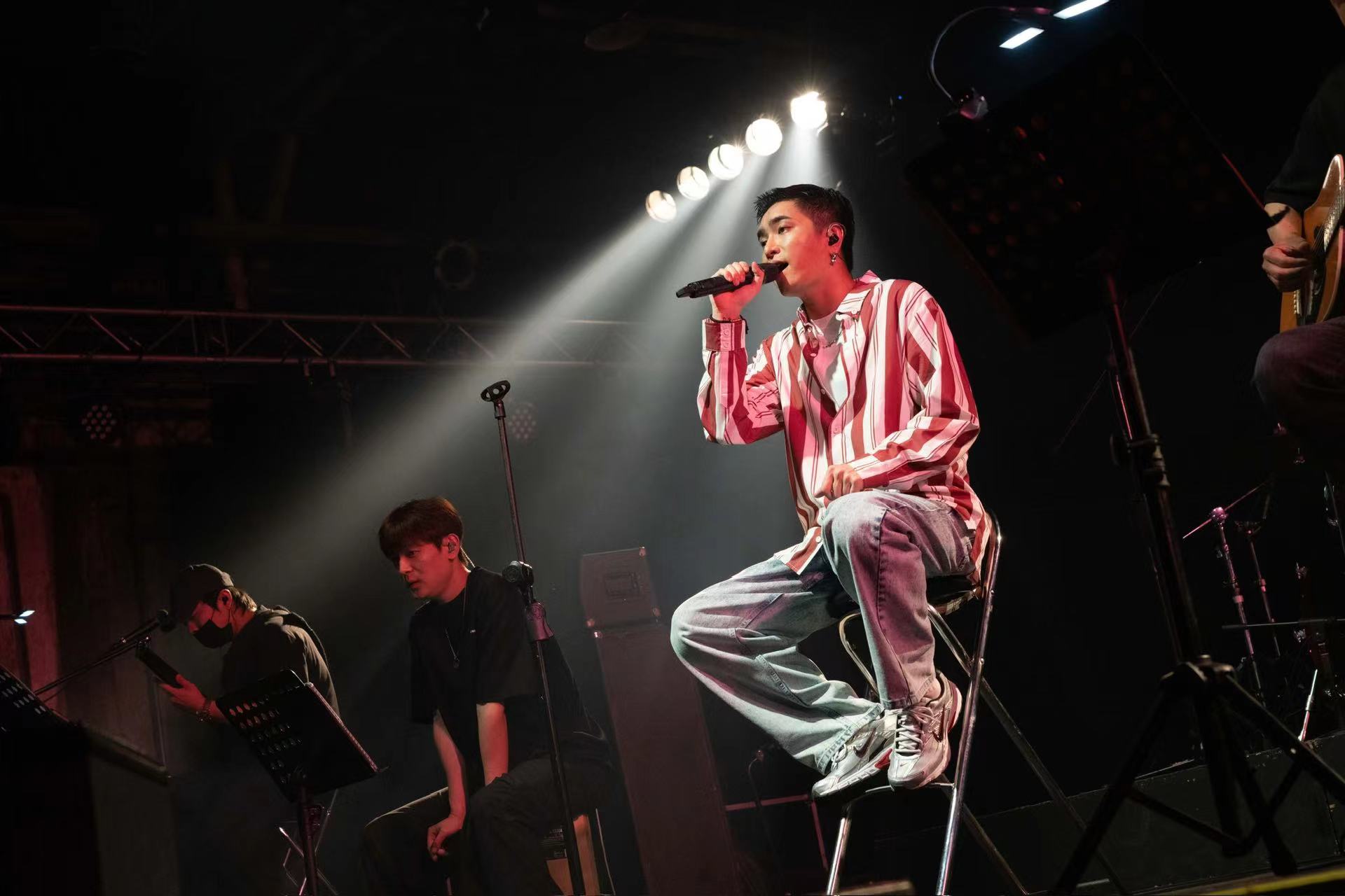 沈以誠曾演唱夯劇《蒼蘭訣》插曲〈我還記得那天〉。（圖／智慧小狗提供）