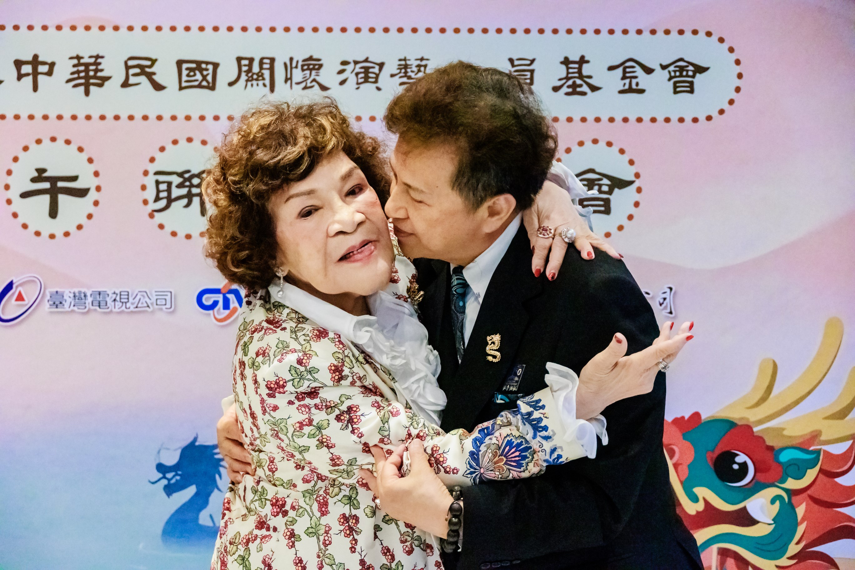 周遊、李朝永夫妻每次出現都放閃。（圖／中視提供）