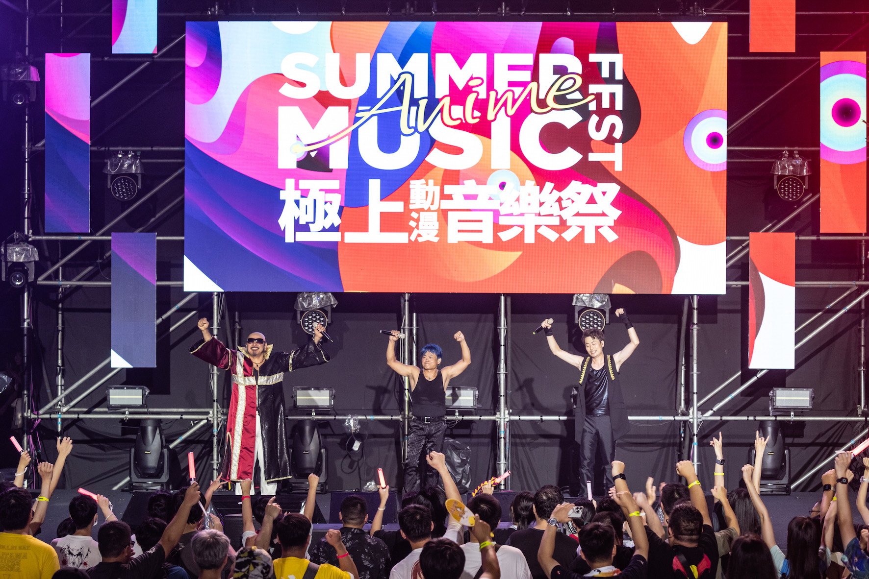 富永TOMMY弘明（左起）、橋本仁、長谷川大輔合唱。（圖／POYE INTERNATIONL提供）