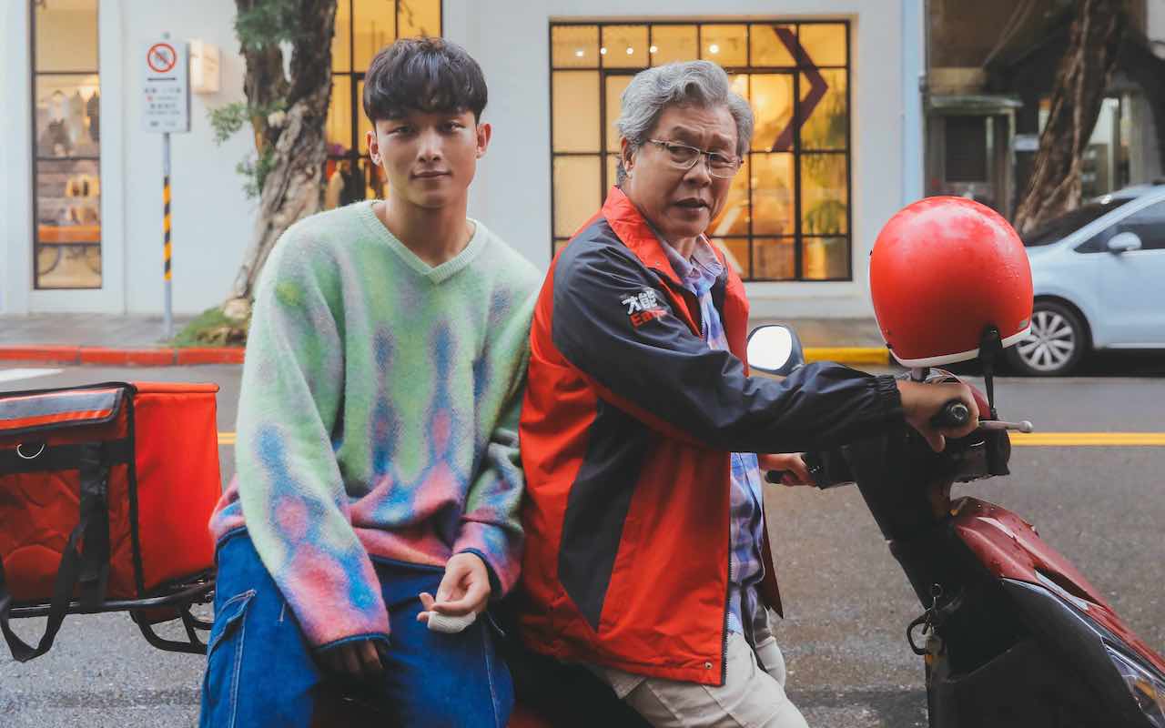 楊烈（右）解救被恐怖情人碩美。（圖／華研國際提供）