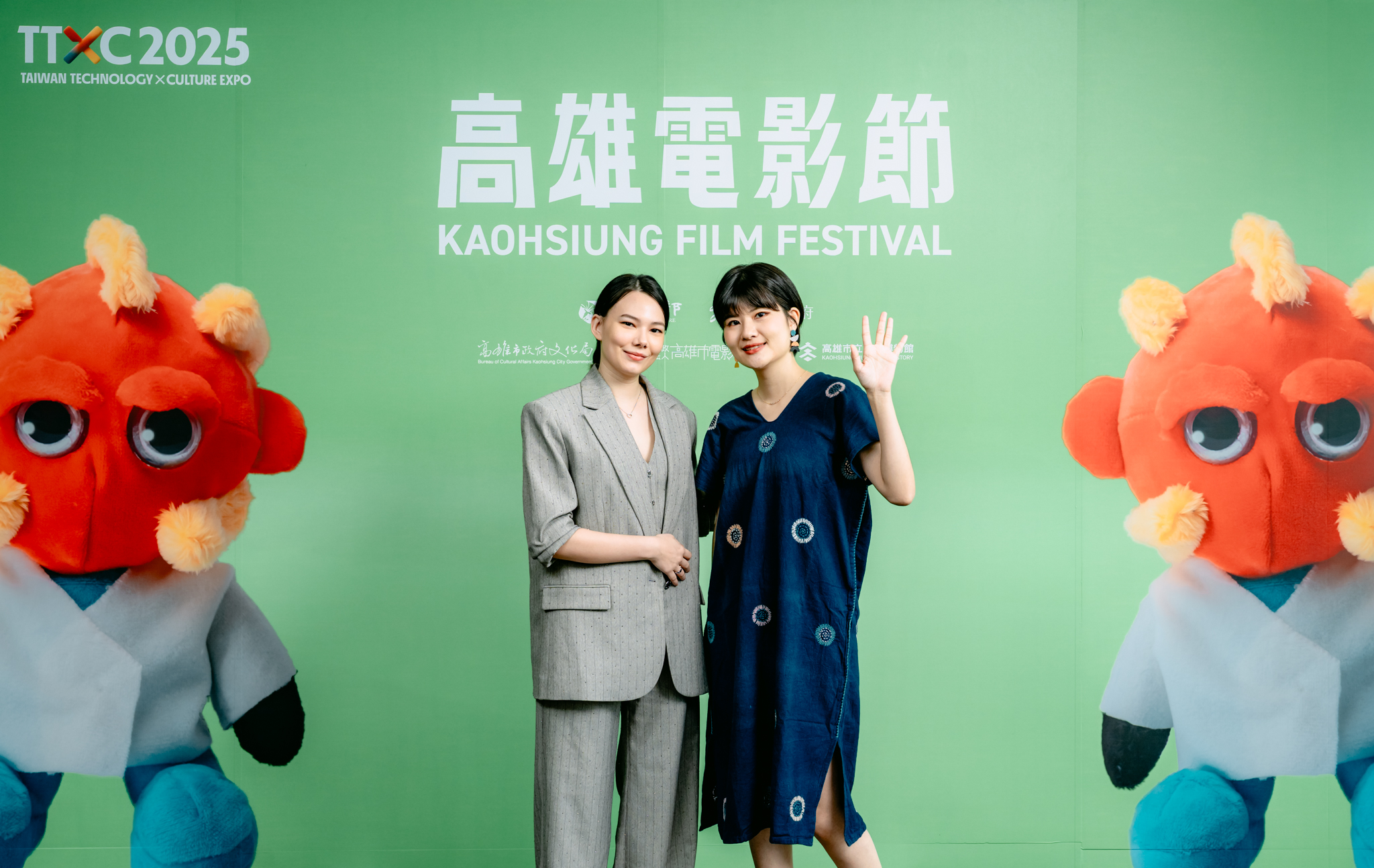 《人魚漢斯》導演紀培慧（左起）、黃詩柔笑稱是「網友變拍檔」。（圖／高雄電影節提供）