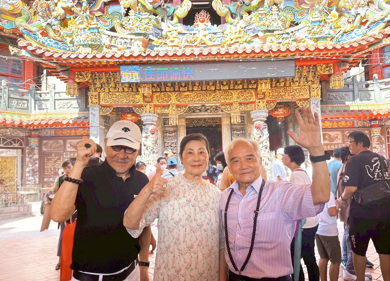 痛苦歌王孫情開唱請示白沙屯媽祖,竟獲得首肯將移駕。(圖/台中多媒體公司提供)