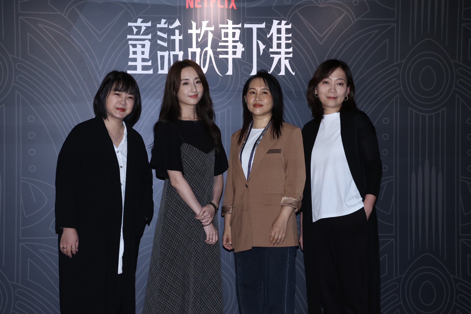 《童話故事下集》製作人黃薇夏、女主角柯佳嬿、編導李念修、監製孫嘉騏。（圖／記者王人傑攝）