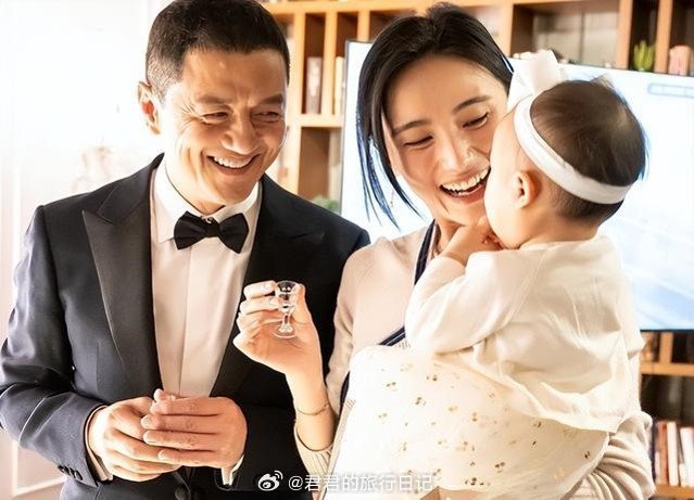 李亞鵬與小他19歲的二婚妻子海哈金喜正式離婚。（圖／翻攝自微博）