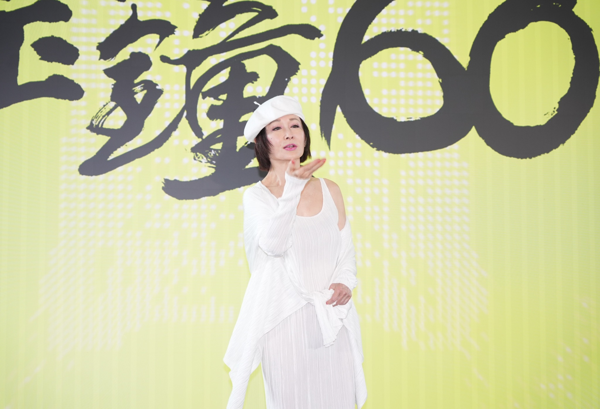 潘迎紫給出飛吻。（圖／記者陳明中攝）