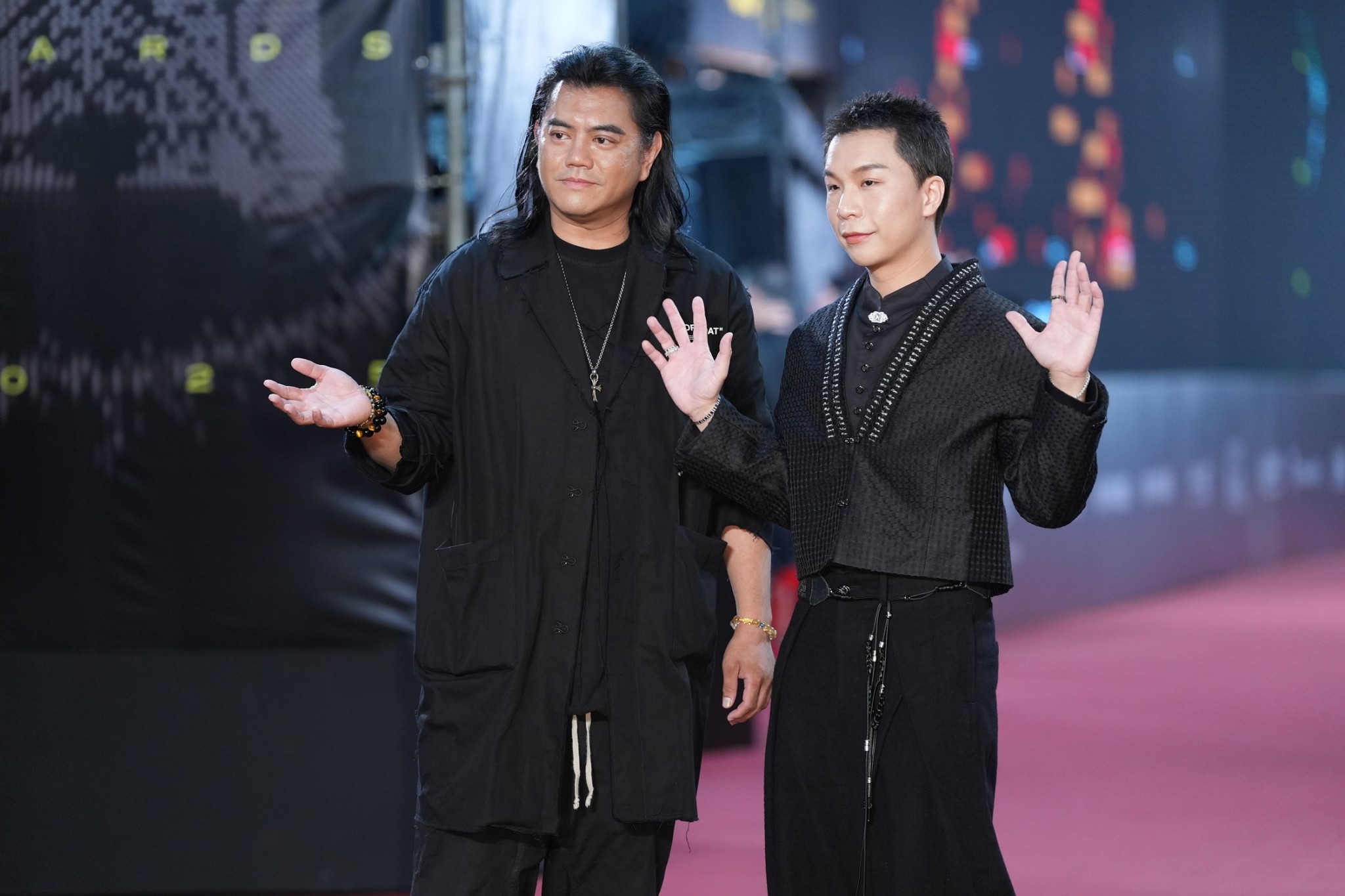 派翠克和《小姐不熙娣》製作人B2一起走紅毯。(圖/記者許方正攝)