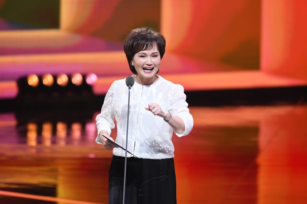 沈春華頒獎笑場虧「快得心臟病」。(圖/官方畫面)