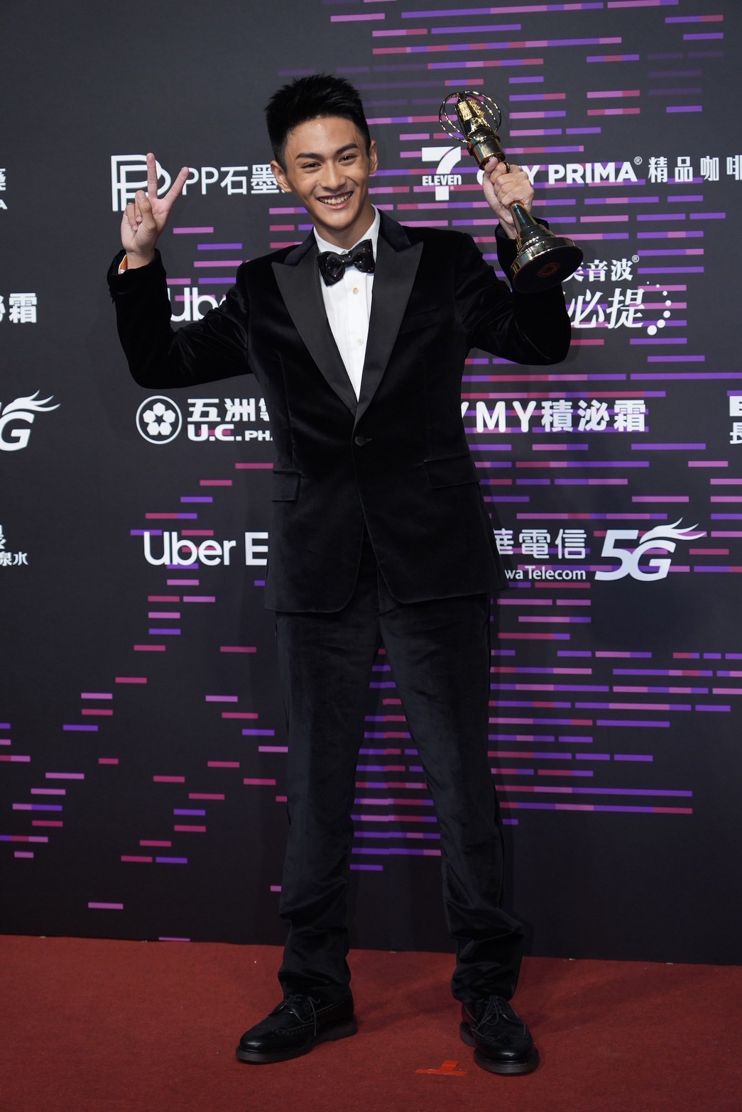 16歲的朱宥丞以《聽海湧》拿下「迷你劇集男配角獎」。（圖／記者許方正攝）