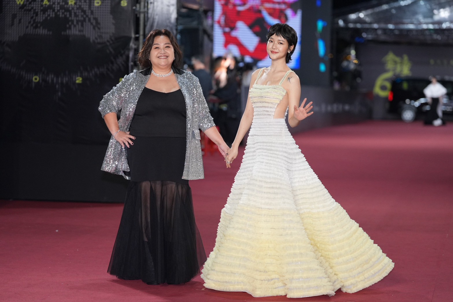 鍾欣凌（左）和林廷憶超可愛又漂亮。（圖／記者陳明中攝）