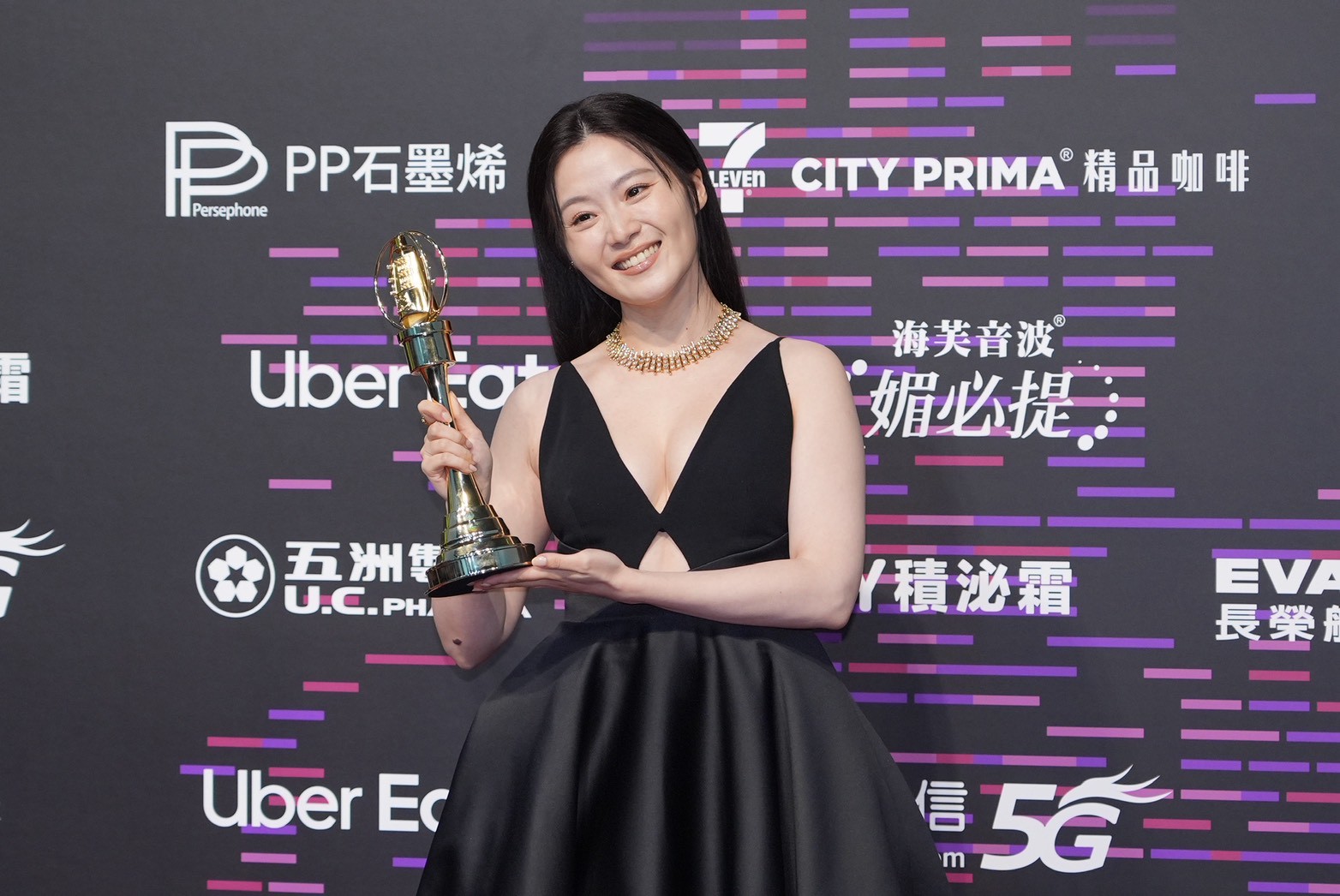 金鐘60／演戲30年！楊小黎封迷你視后不敢提媽　後台不忍了崩潰大哭