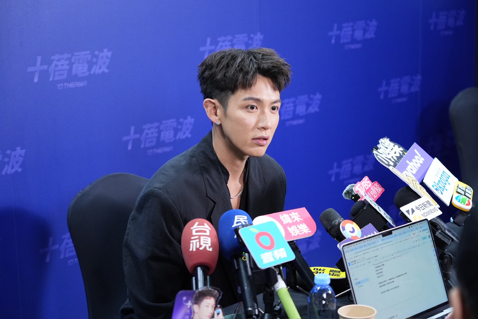 柯震東表示看好友楊謹華拿下金鐘戲后,忍不住感動落淚。(圖/許方正攝)
