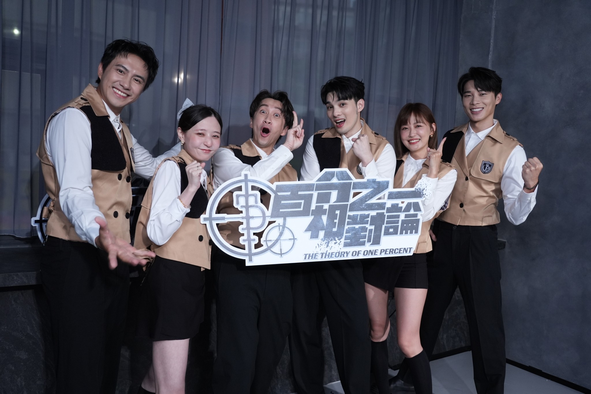 潘君侖(左起)、本本、陳漢典、黃偉晉、梁以辰、宋偉恩一起燒腦。(圖/記者陳明中攝)