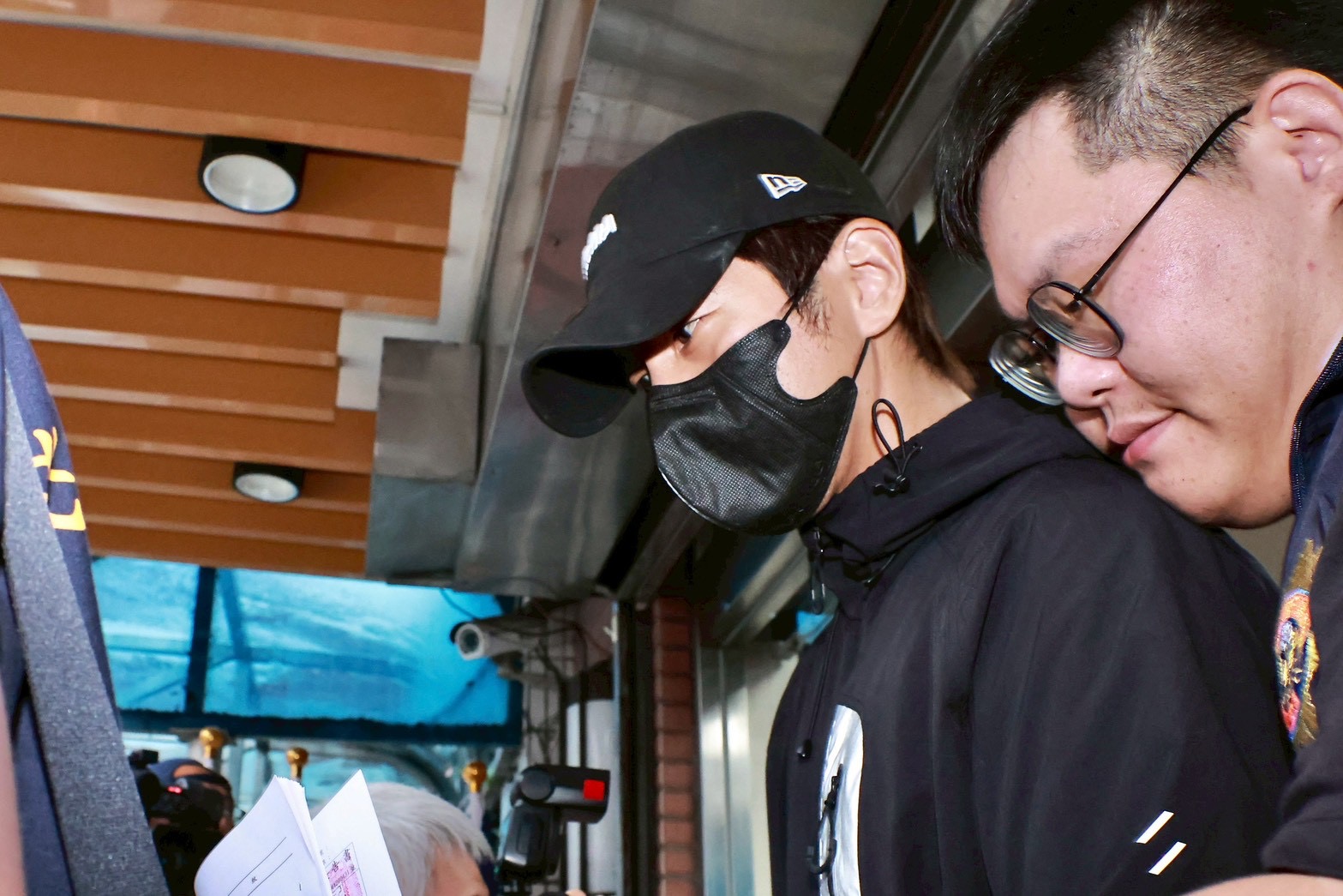 修杰楷被捕。(圖/記者王人傑攝)