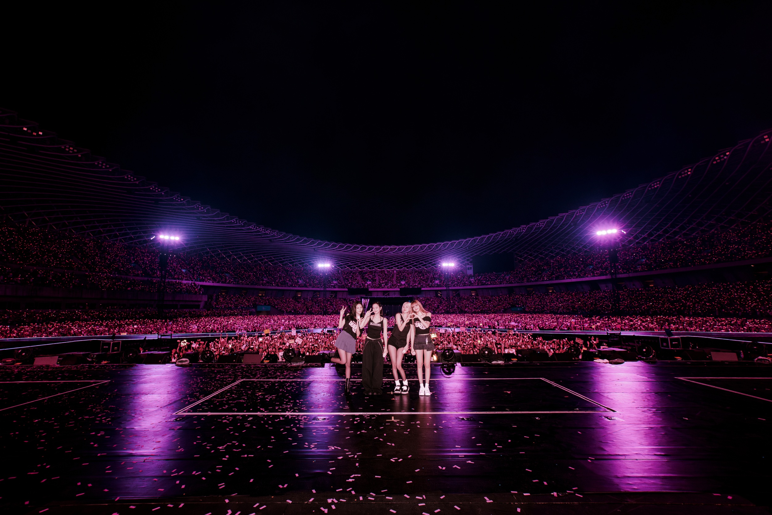 BLACKPINK高雄開唱，兩天共吸引超過10萬名粉絲朝聖。（圖／Live Nation Ta提供）