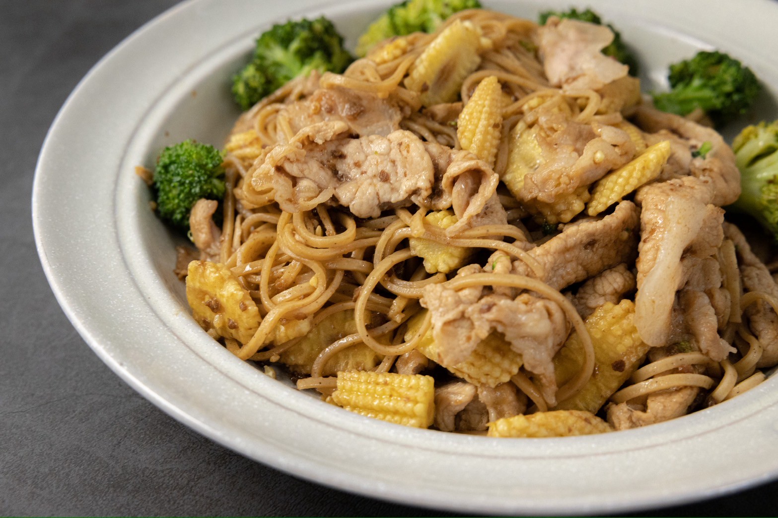 選對主食搭配優質蛋白質和膳食纖維，大吃大喝後也能輕鬆回歸正常飲食步調。（圖／日日好食提供）