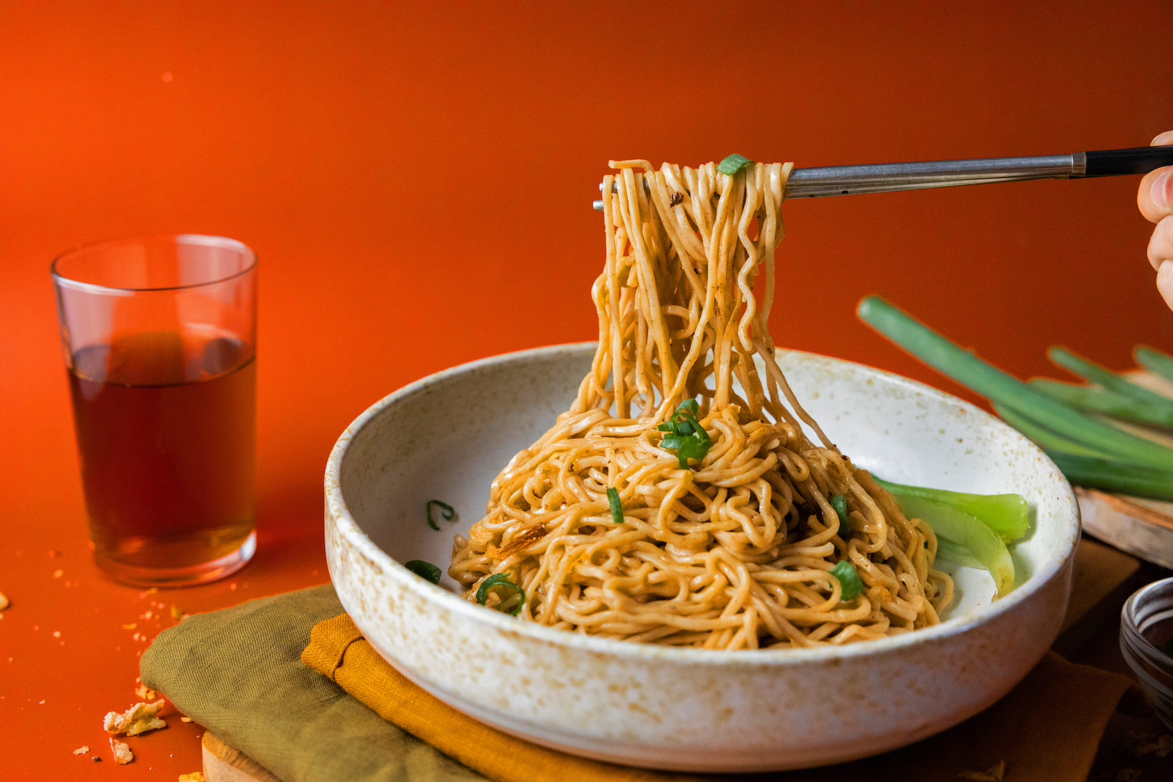 日日好食獨家研發「好控麵」減少澱粉。（圖／日日好食提供）
