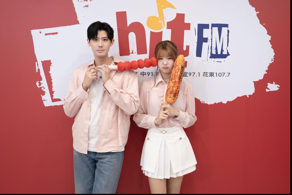 Seo EVE(右)與李玉璽相差19歲,兩人合作後默契十足。(圖/Hit Fm聯播網提供)
