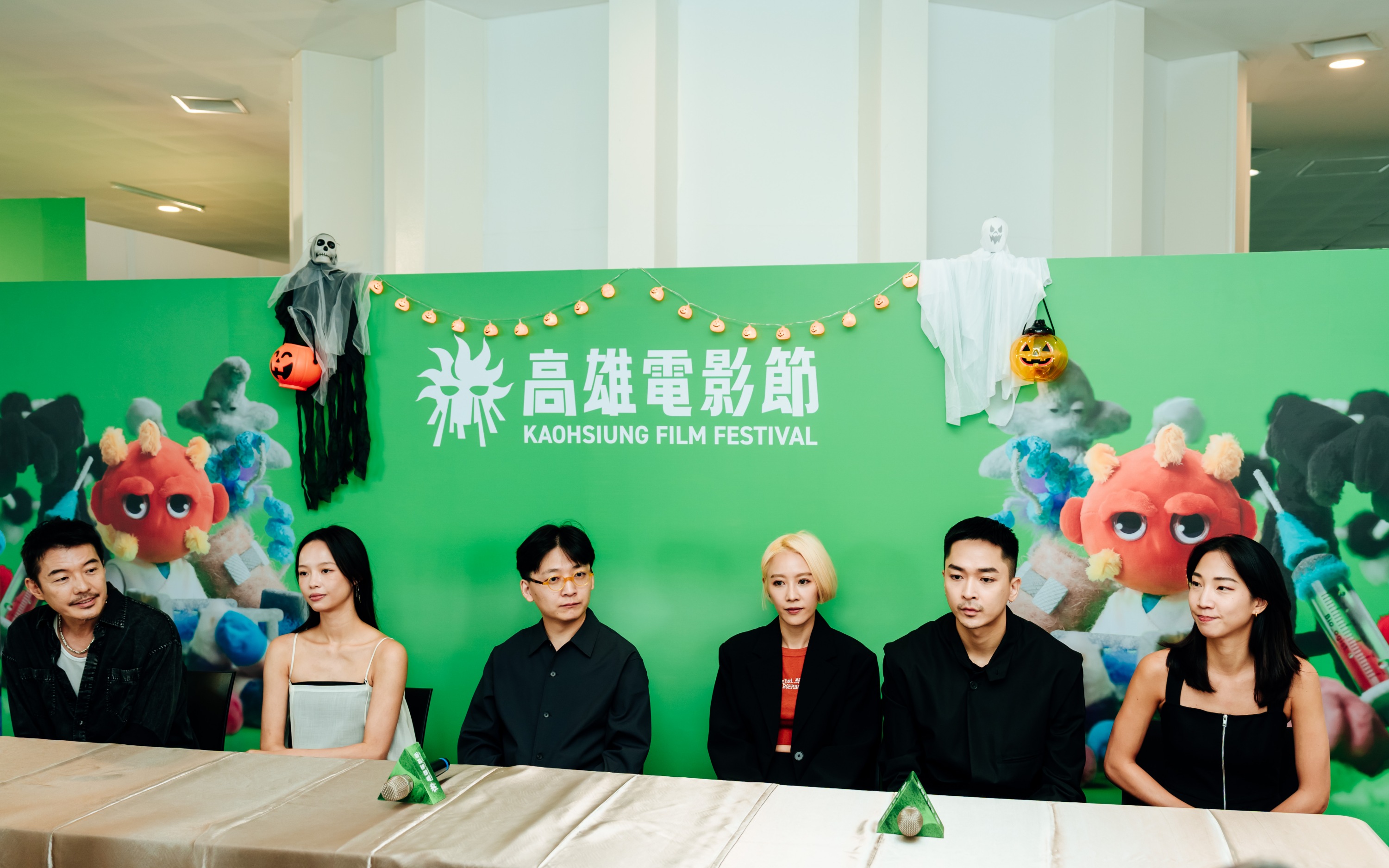 方宥心高雄穿和服遊客搶合照 意外開高衩險走光
