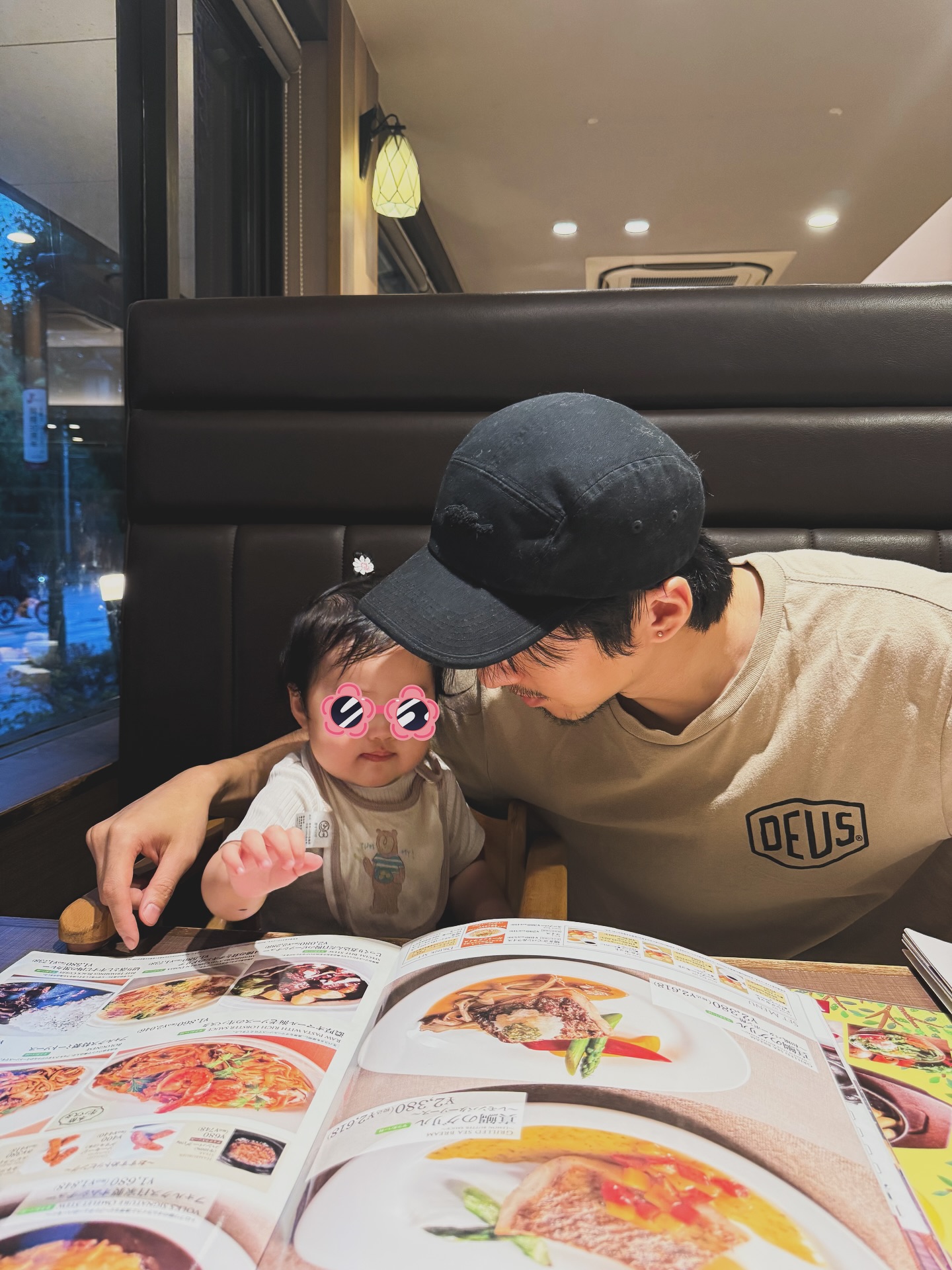 傅孟柏女兒1歲了,超級可愛。(圖/翻攝自傅孟柏臉書)