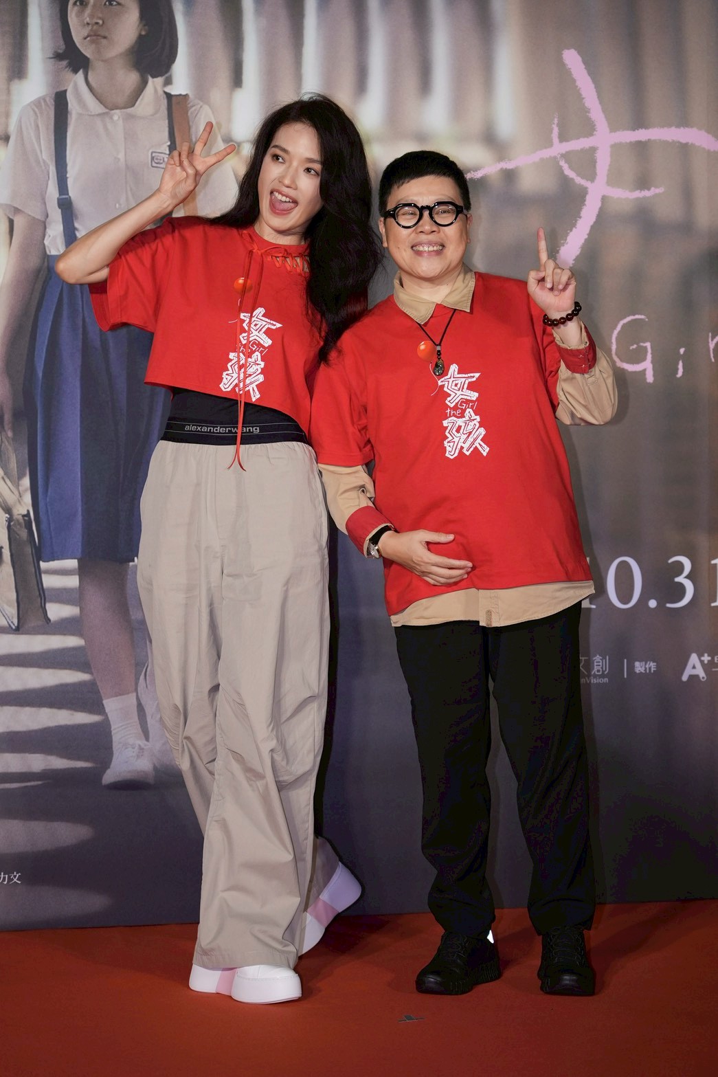 有這樣會可愛小吐舌的導演嗎?舒淇(左)和葉如芬。(圖/記者許方正攝)