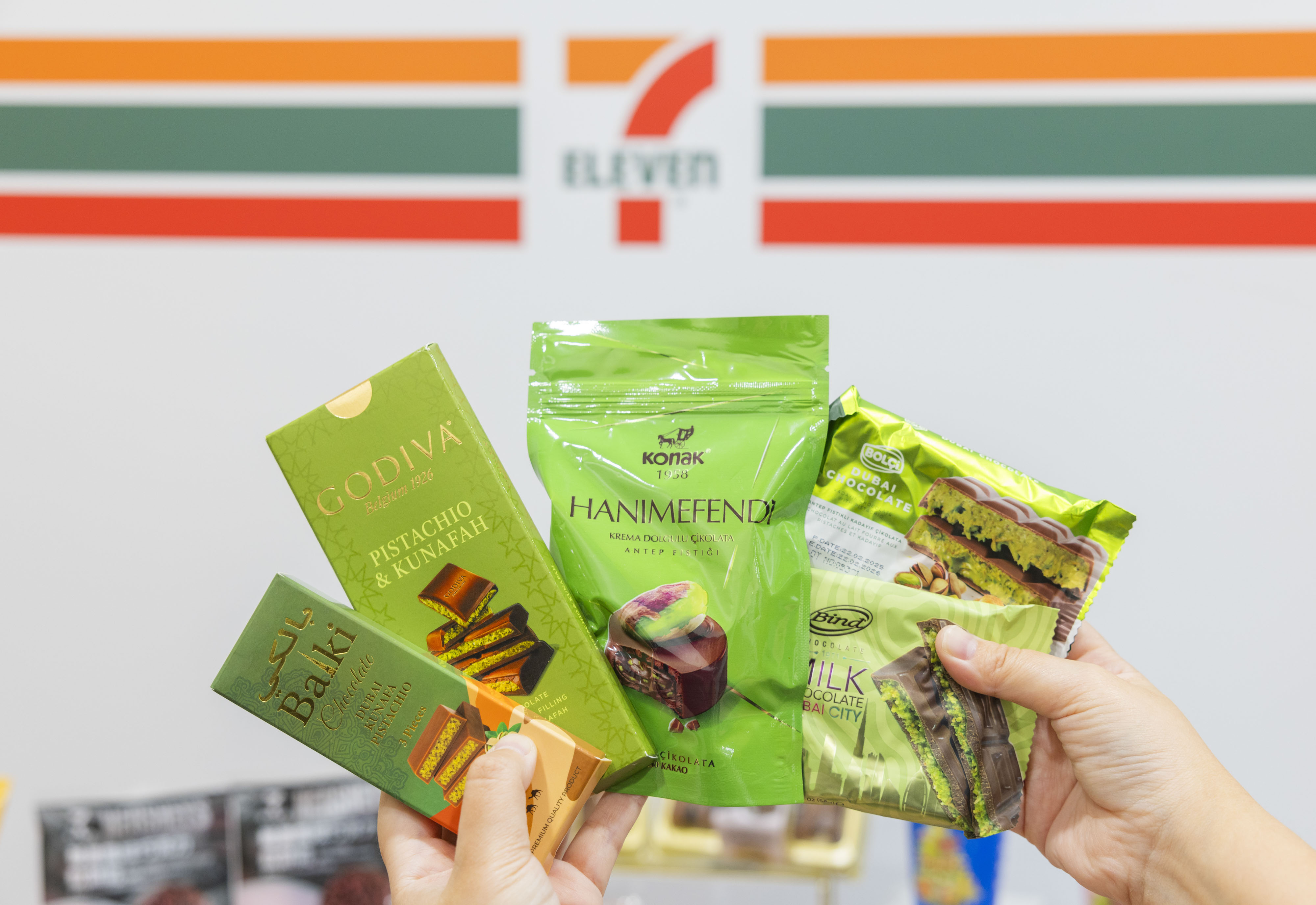 今年主題專案架掌握話題關鍵字推出多款開心果巧克力。(圖/7-ELEVEN提供)