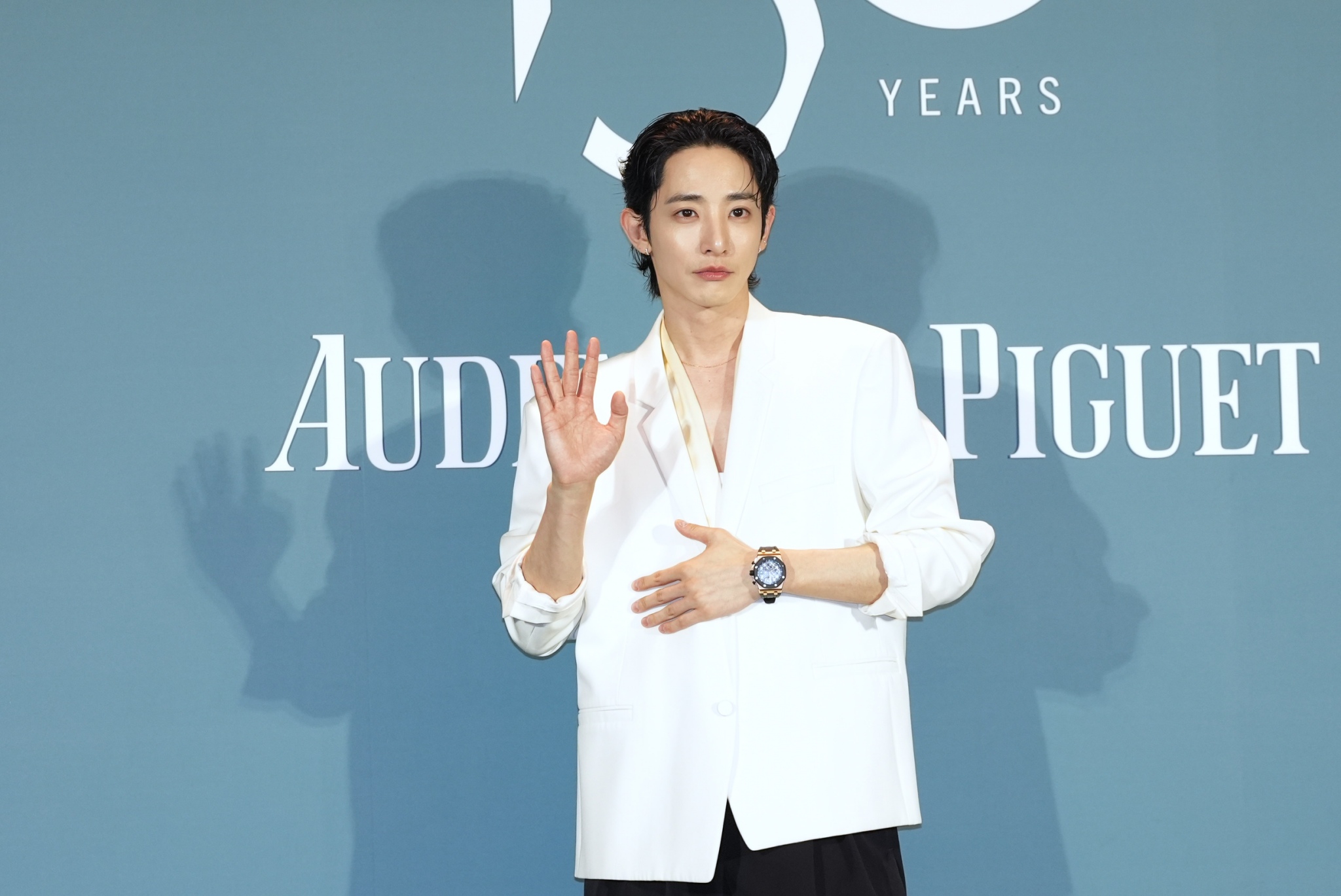 李洙赫化身「純白王子」曝兒時夢想 續留台北有望現身GD演唱會