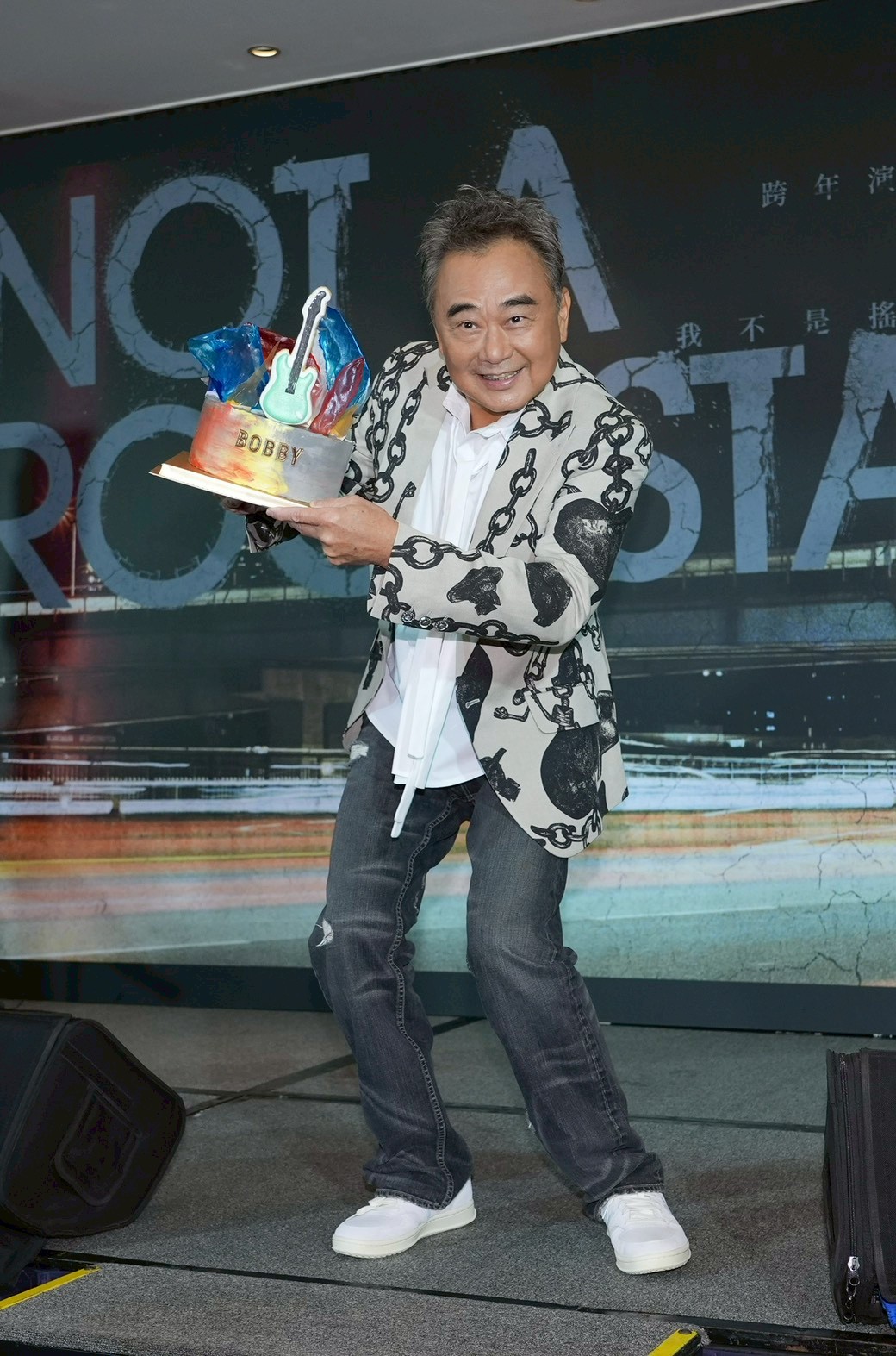 記者會恰逢陳昇67歲,主辦單位特別準備菊花酒與生日蛋糕為他驚喜慶生。(圖/記者許方正攝)