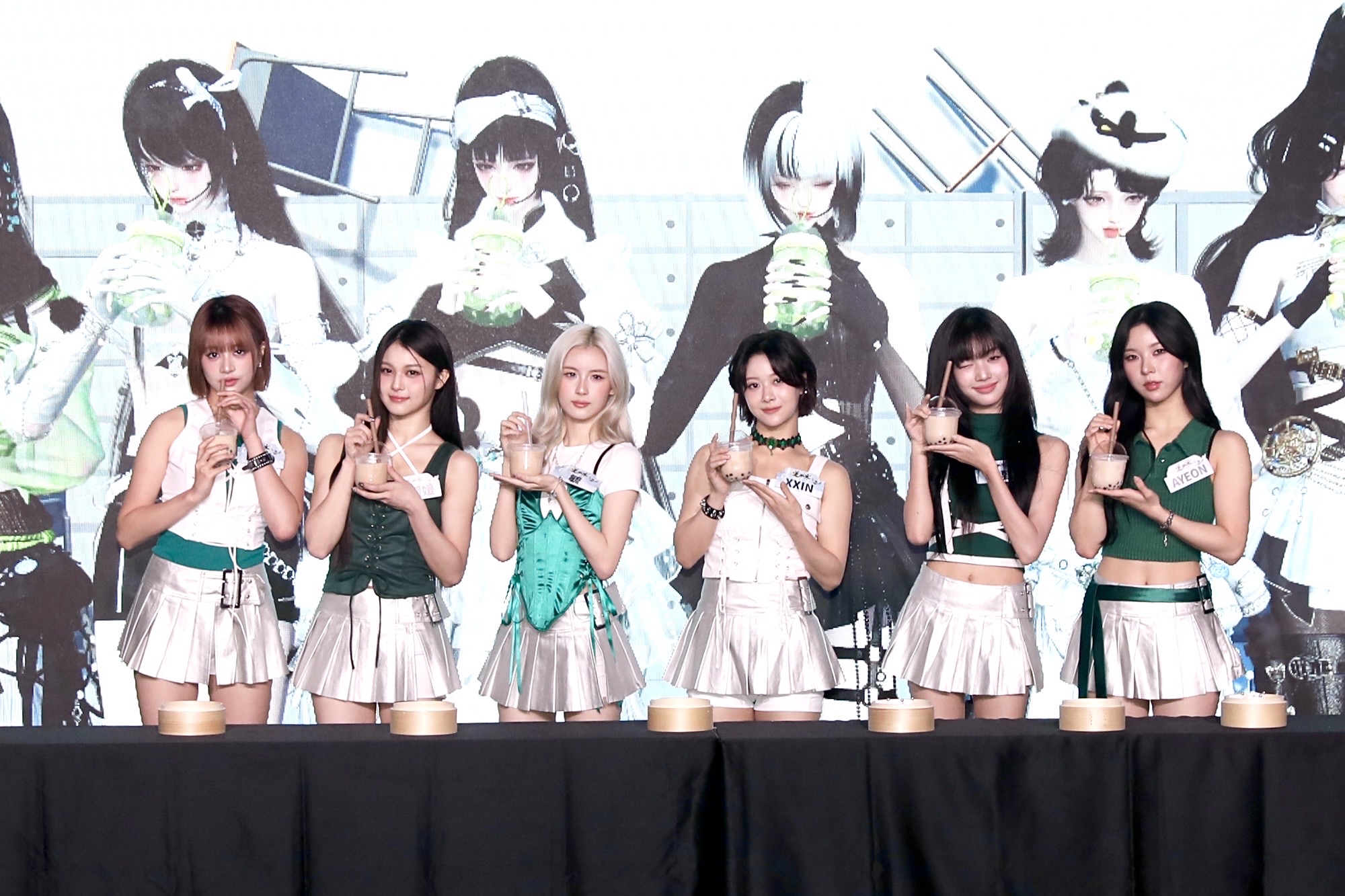 幻藍小熊金鐘尬舞羅時豐「0代溝」 大牛哥苦喊:別虐待老人家