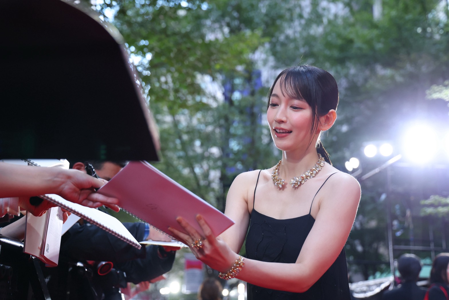 日本國民女神吉岡里帆出席東京影展,展現超高人氣。(圖/水花電影、2025TIFF提供)