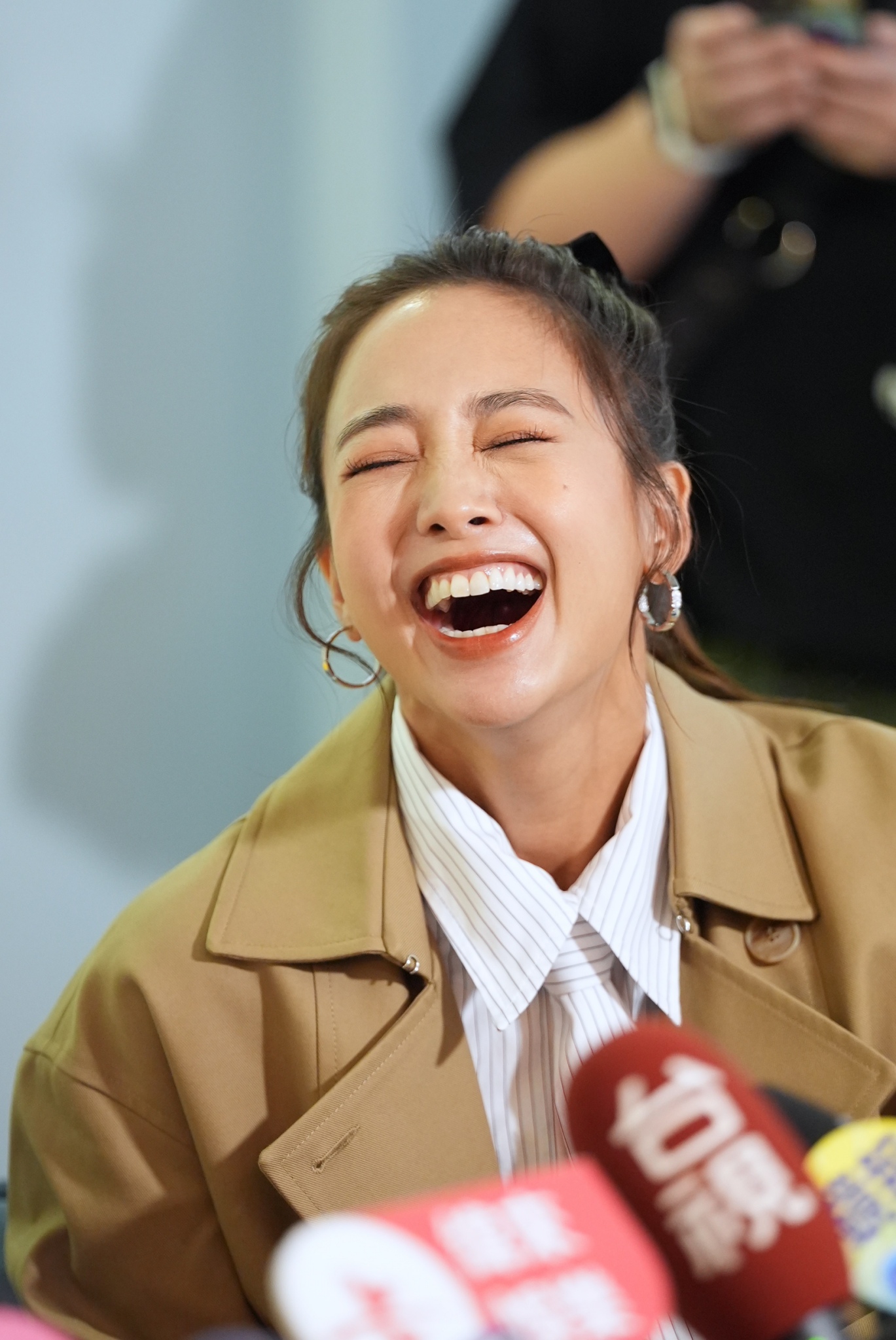 鬼鬼笑得開心。(圖/記者陳明中攝)