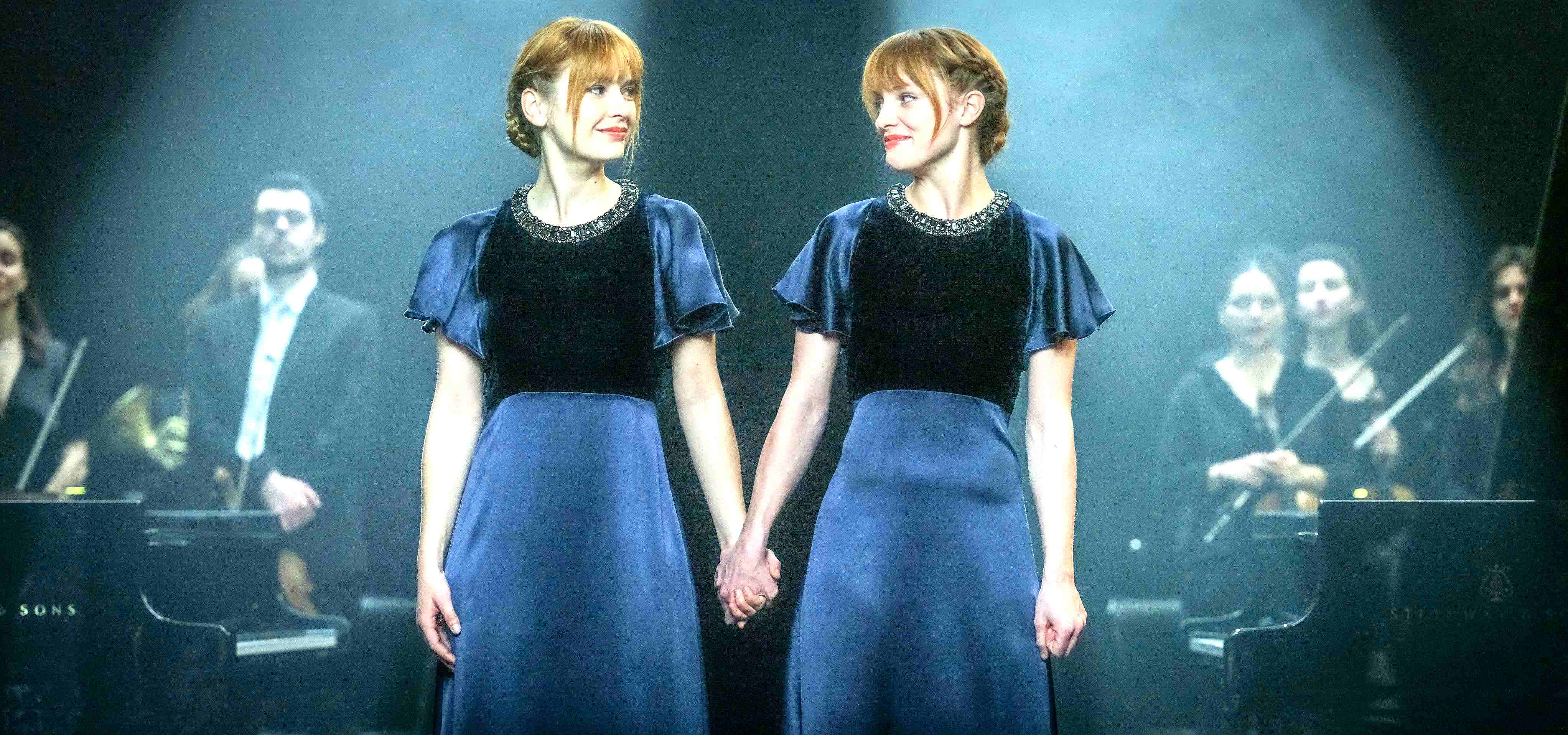 閨蜜意外變雙胞胎默契滿分! 《天才琴手》女星苦練琴藝得肌腱炎