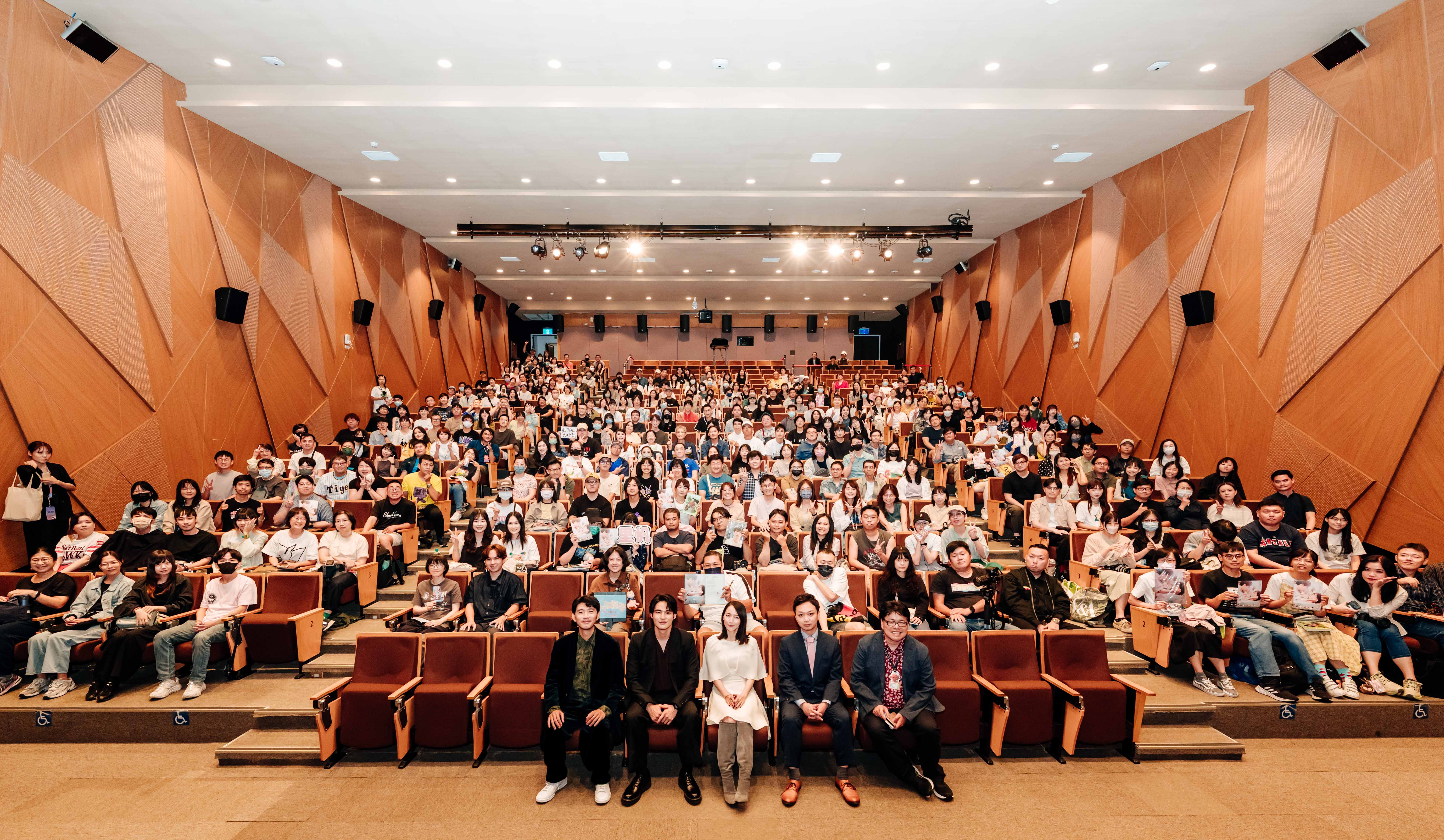 《左撇子女孩》導演鄒時擎攜演員馬士媛、葉子綺、夏騰宏出席雄影映後座談。（圖／高雄電影節提供）
