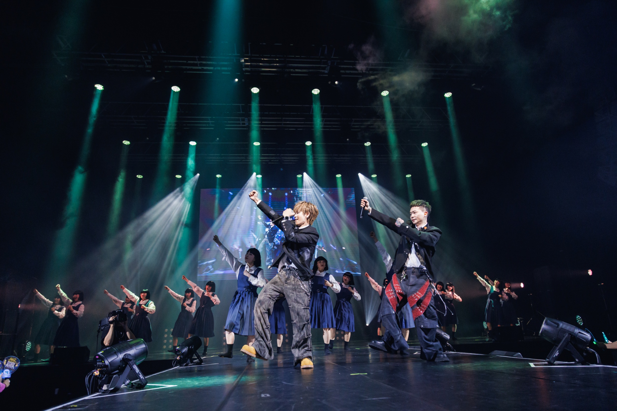 鼓鼓、蕭秉治穿制服變身帥學長 合體avantgardey嗨跳〈射手〉