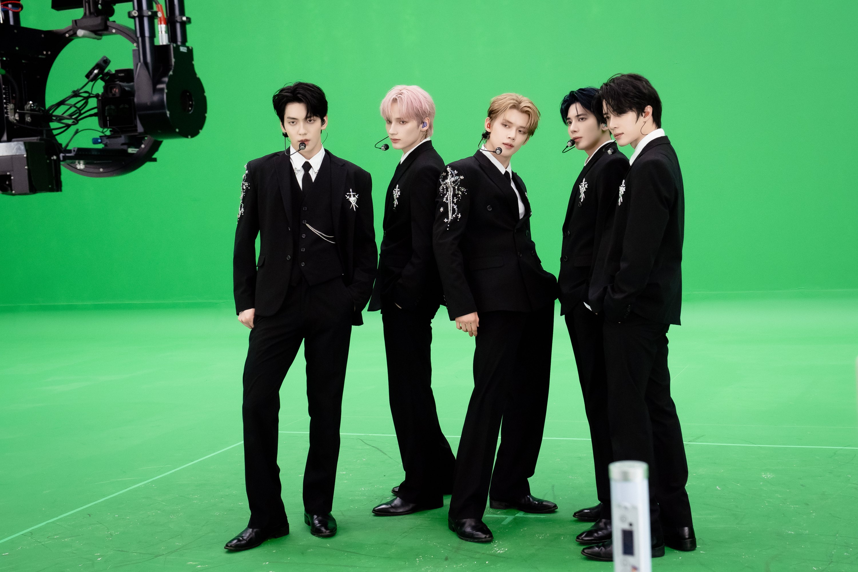 TXT推出第二部VR演唱會《HEART ATTACK》。(圖/威秀提供)