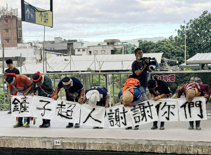 災民致謝「鏟子超人」（圖／翻攝王婉諭FB）