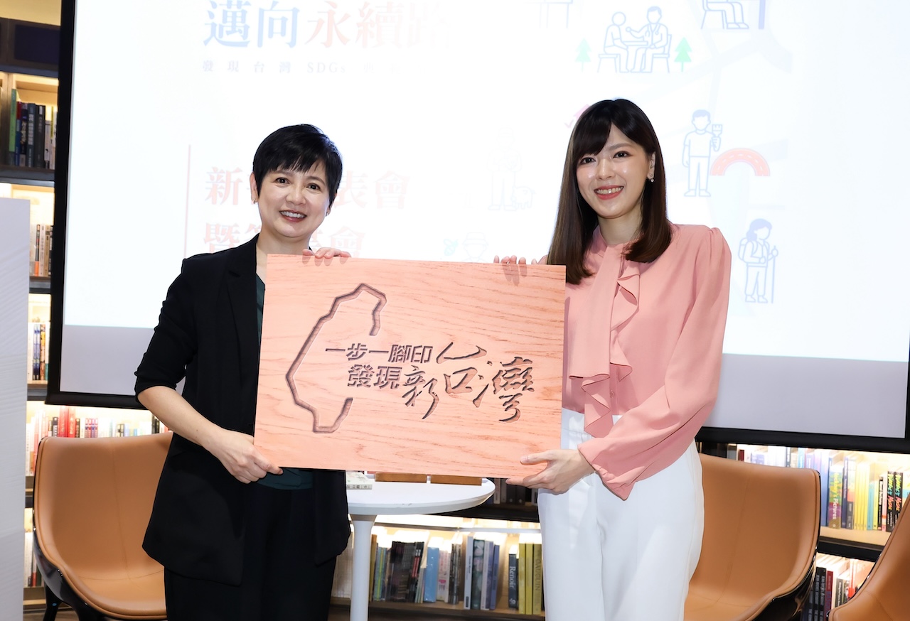 詹怡宜（左）和錢麗如現身新書活動。（圖／娛樂中心攝）