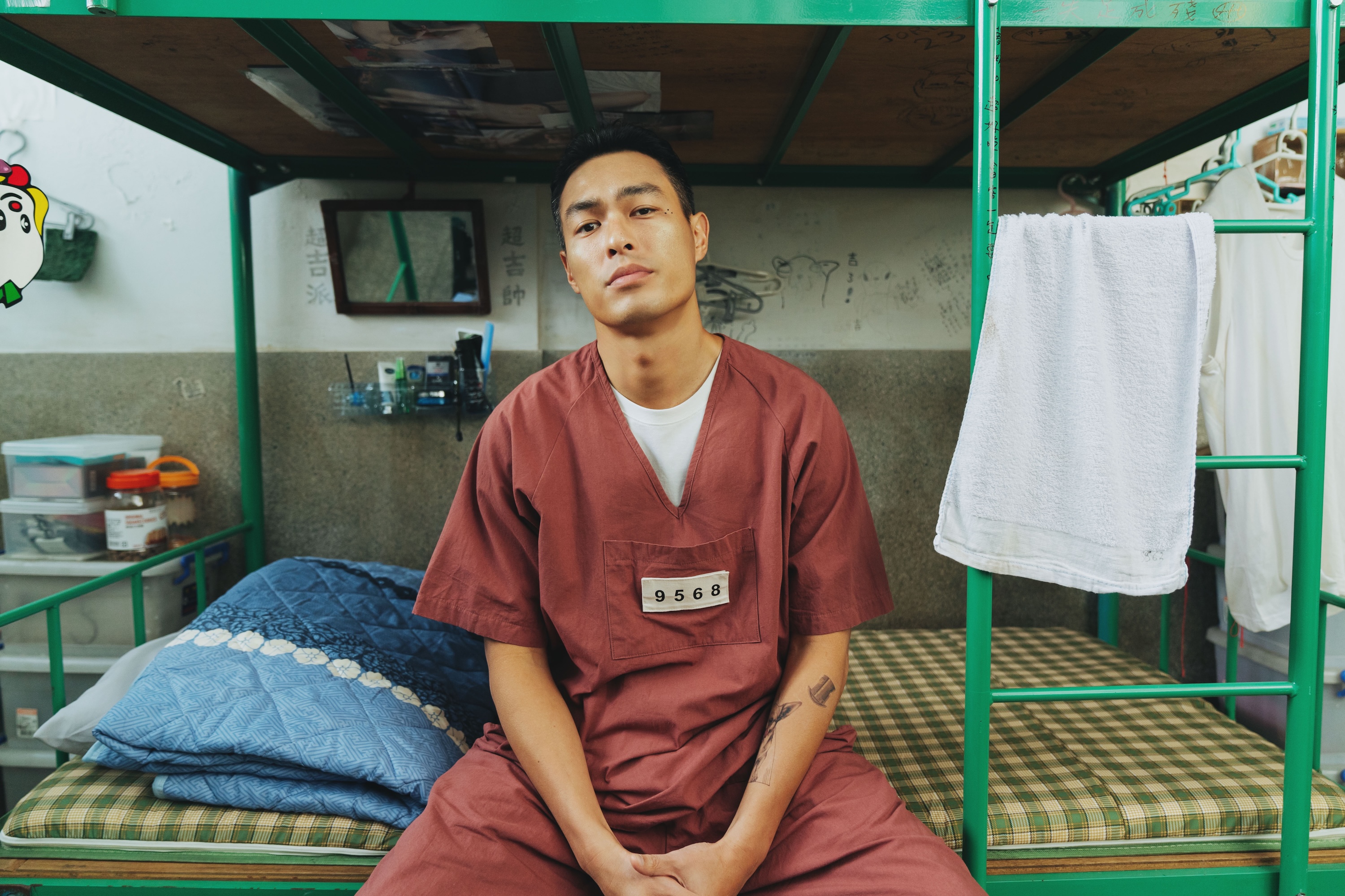 楊祐寧一身囚服氣場全開。（圖／愛奇藝國際版、壹壹影業提供提供）