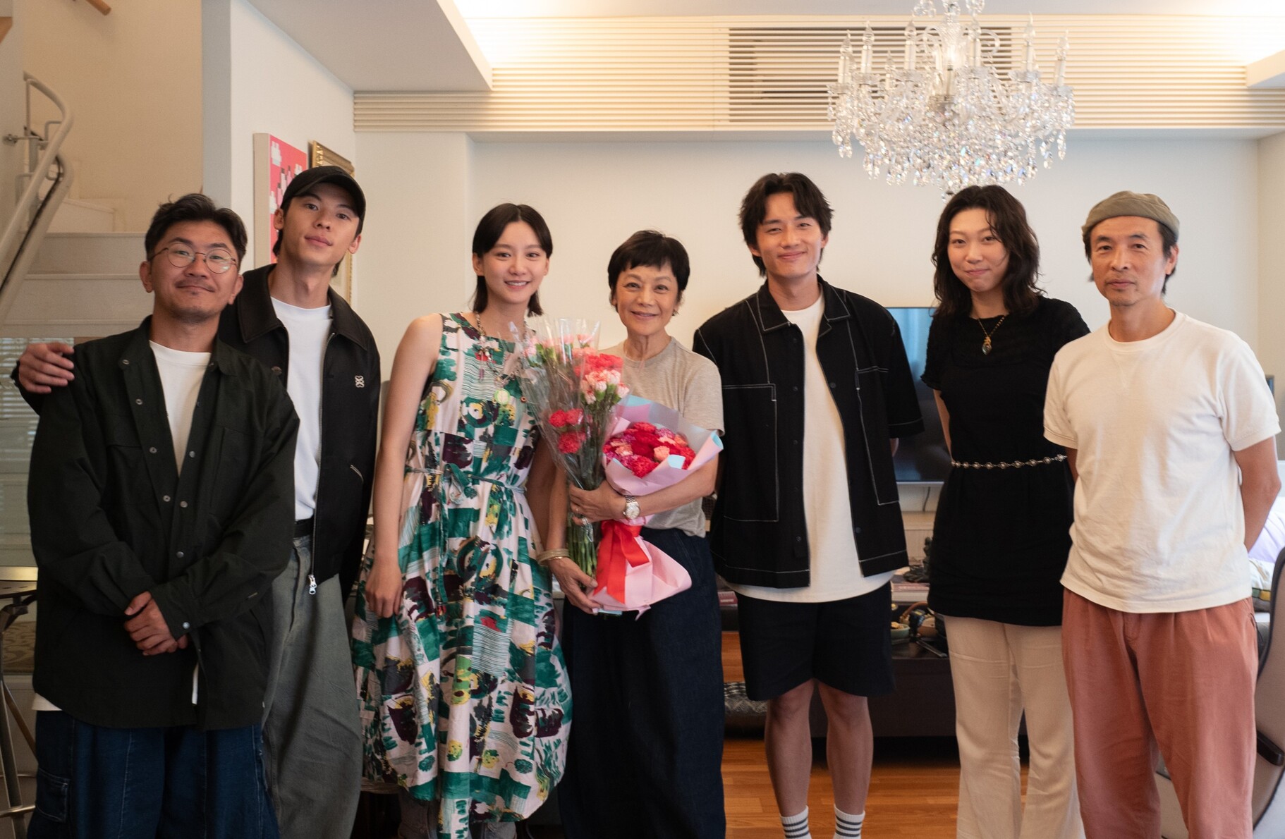 張艾嘉（中）、導演龔兆平（左起）與主演群許光漢、袁澧林、陳澤耀、韓佩瑤等對談。（圖／甲上娛樂提供）
