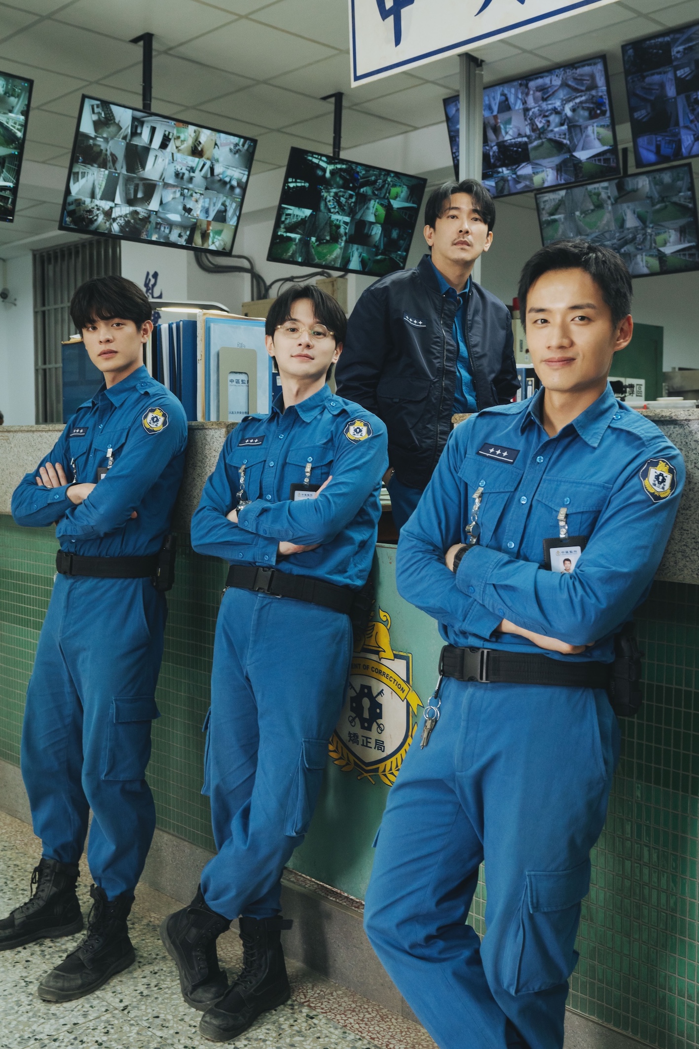 邱以太（左起）、張軒睿、陳澤耀、施名帥在影集中飾演監所管理員。（圖／愛奇藝國際版、壹壹影業提供提供）