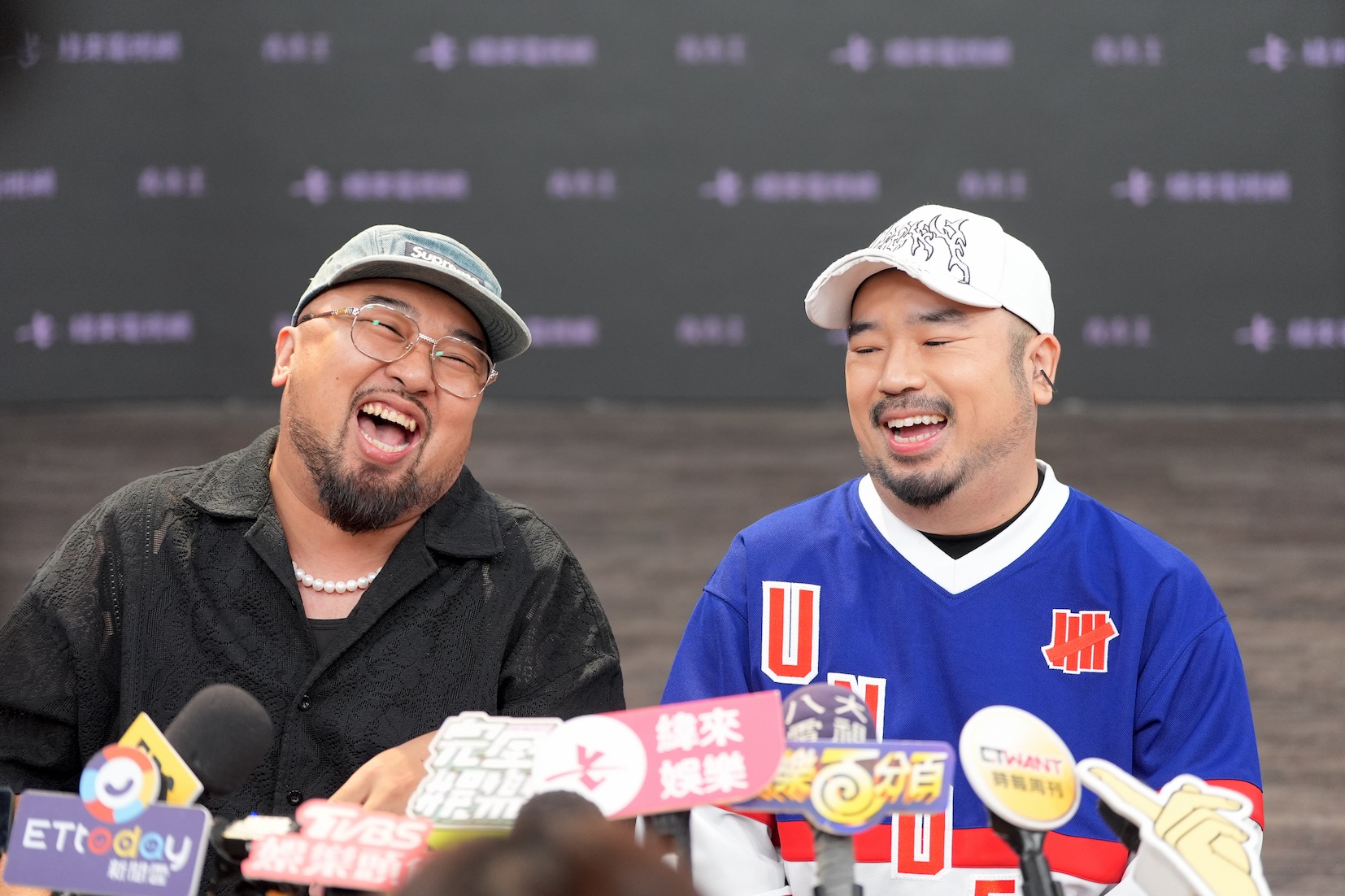 阿達與美麗本人以《夜市王》入圍最佳主持人獎。（圖／記者陳明中攝）
