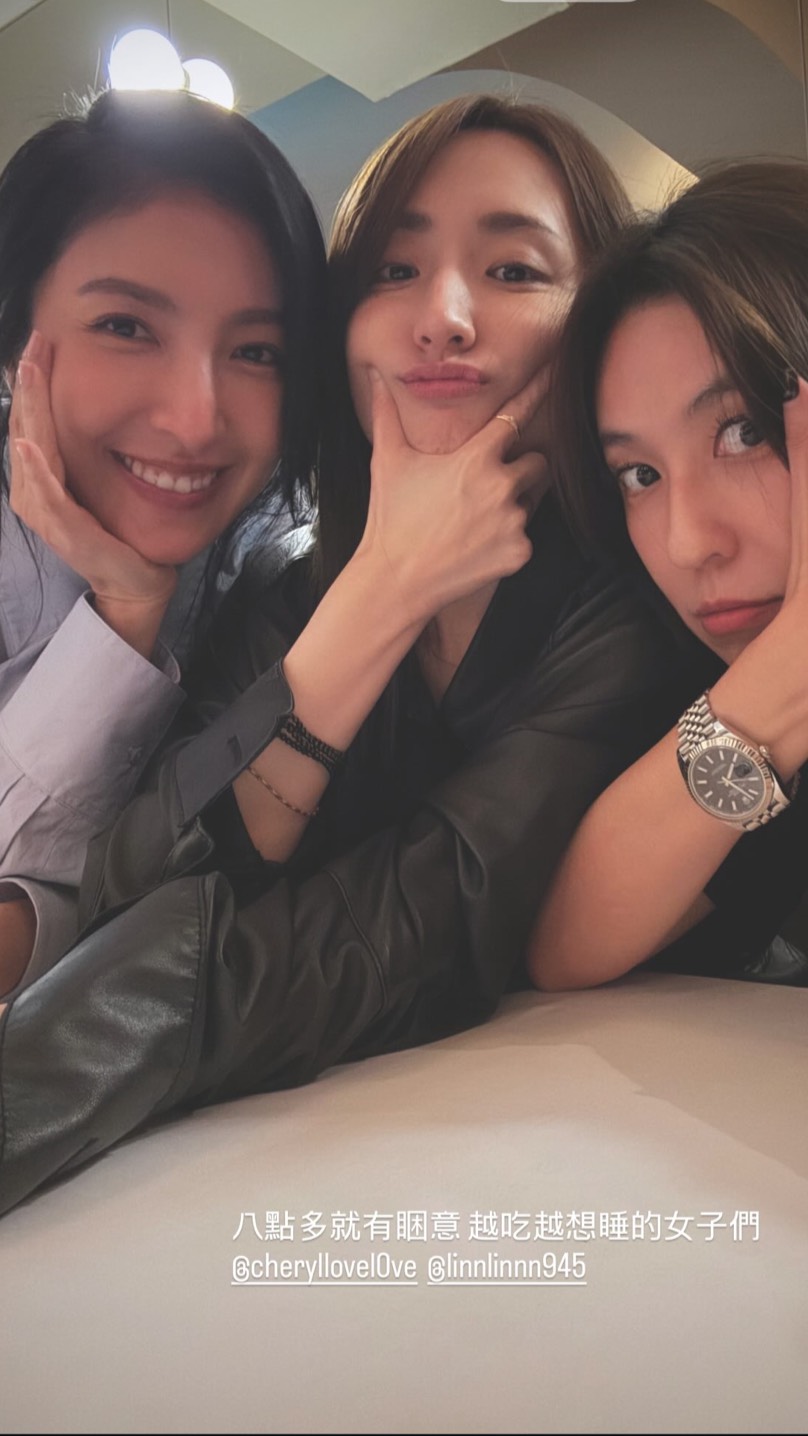 柯佳嬿（中）表示八點就想睡。（圖／翻攝柯佳嬿IG）
